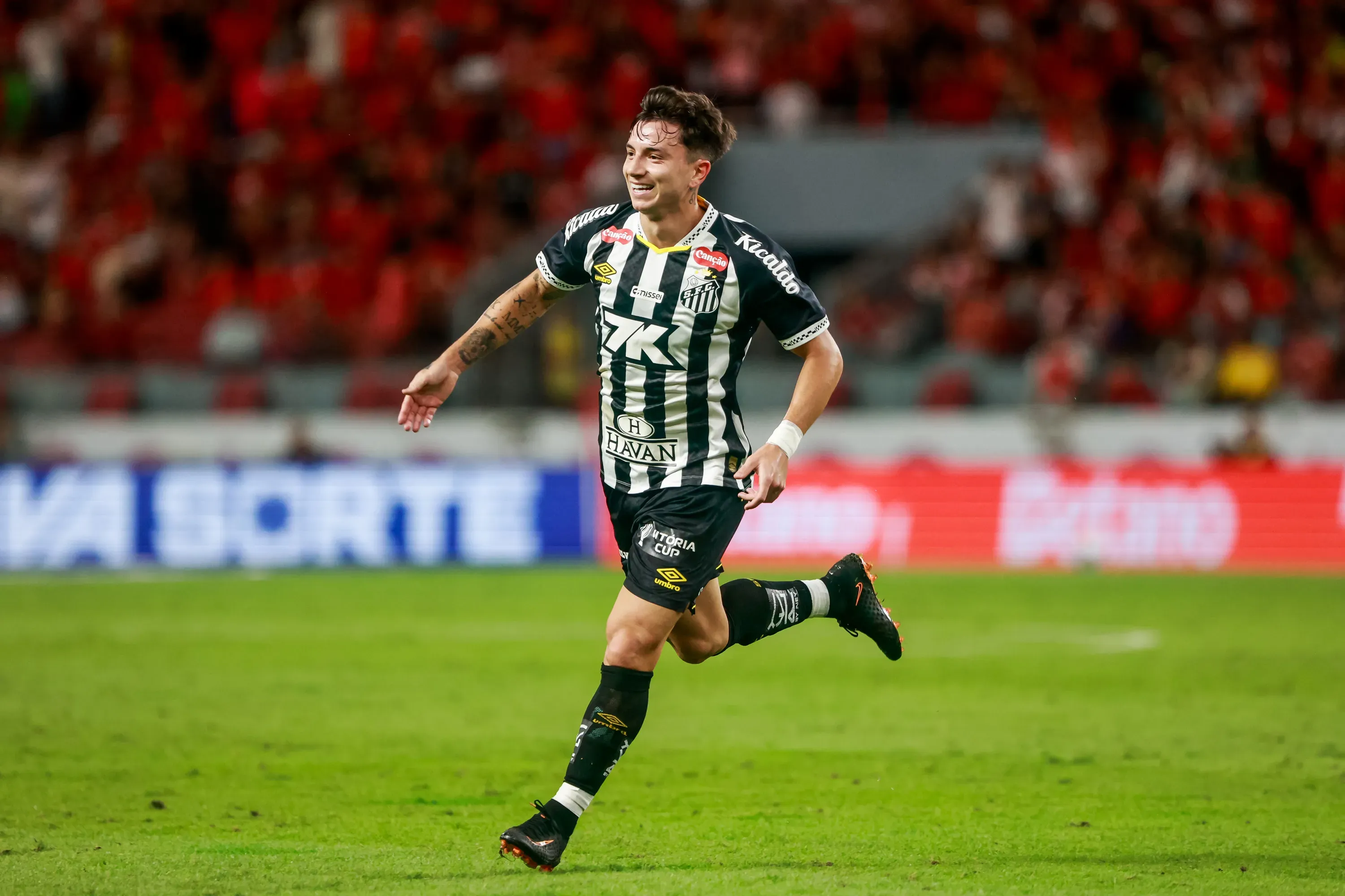 Barreal comemora seu gol contra o Internacional. Foto: Luiz Erbes/AGIF