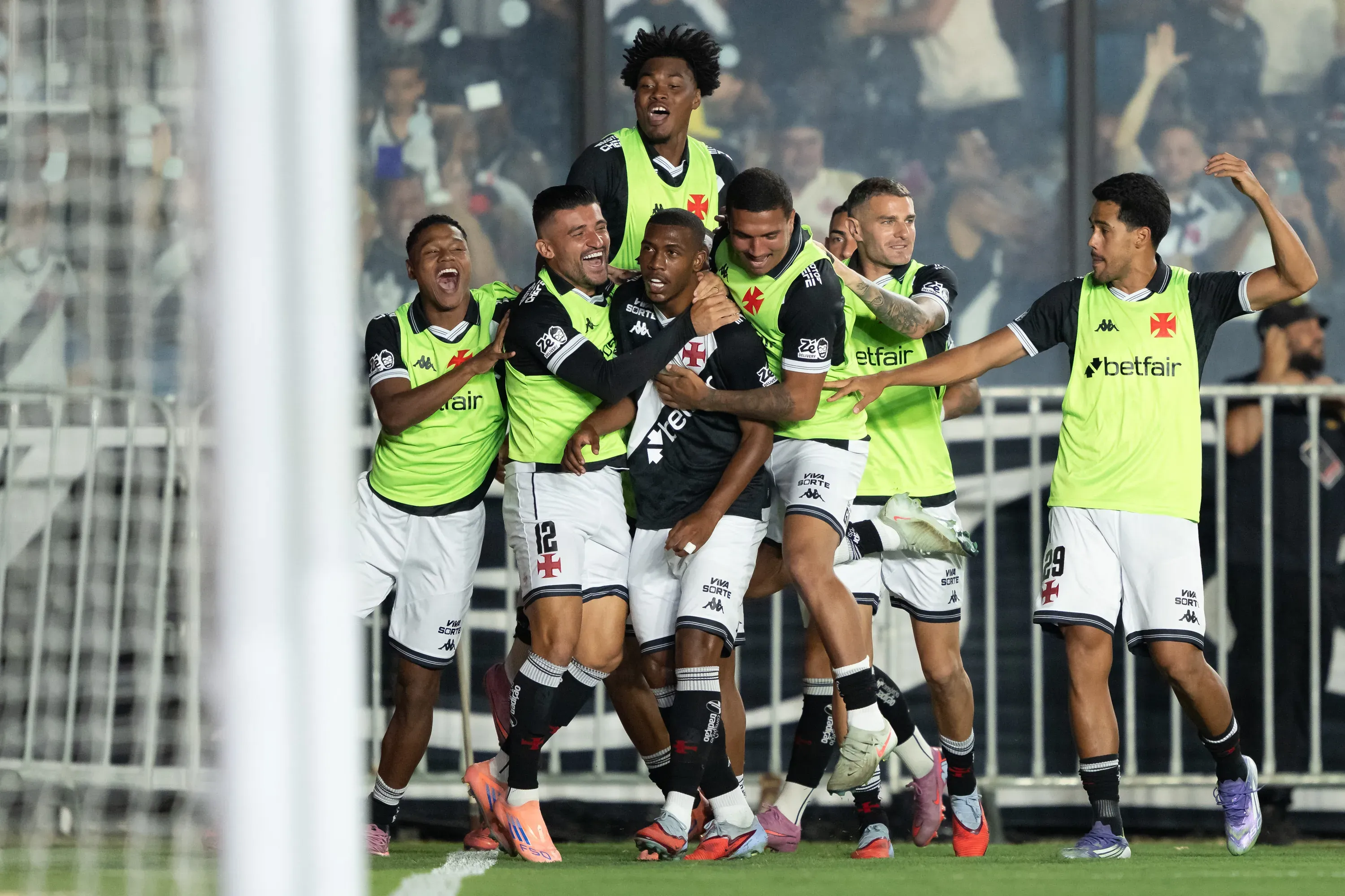Rayan celebra gol diante do Internacional. Foto: Jorge Rodrigues/AGIF