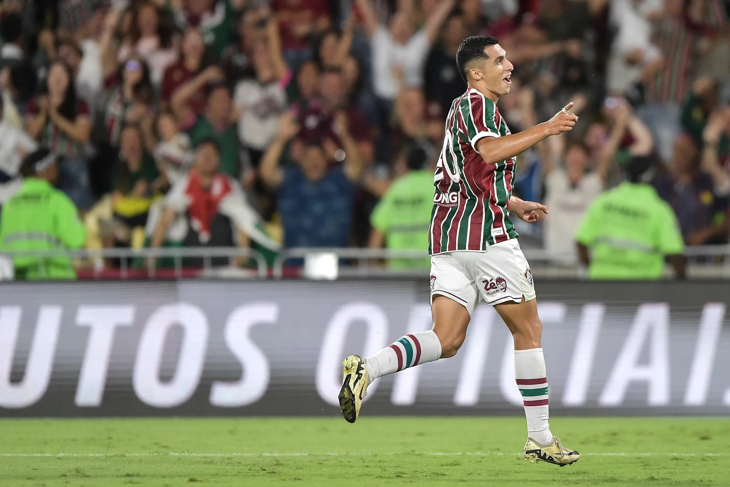 Serna comemora um de seus gols pelo Fluminense. Foto: Thiago Ribeiro/AGIF