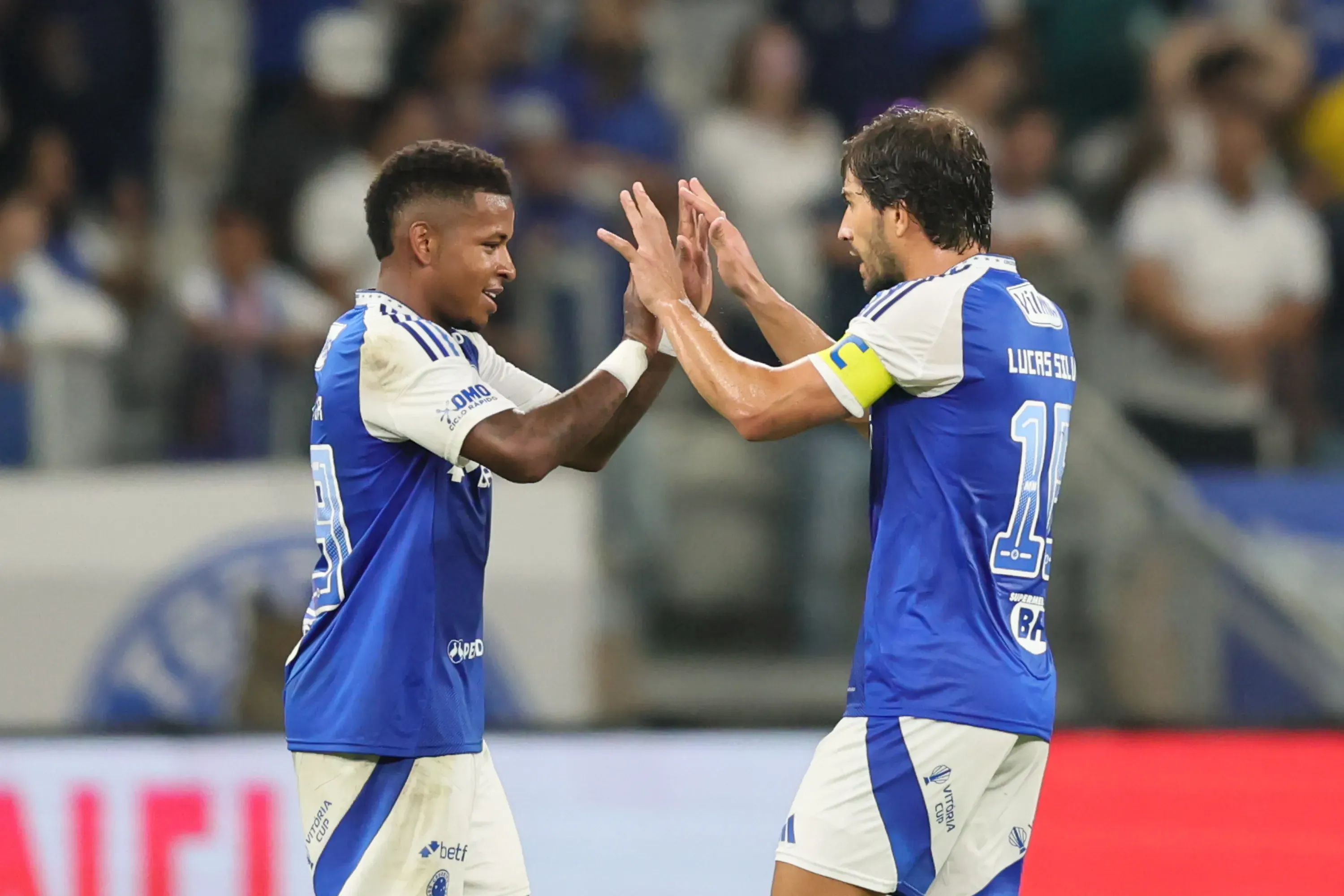 Keny Arroyo jogador do Cruzeiro comemora seu gol durante partida contra o Corinthians no estadio Mineirao pelo campeonato Brasileiro A 2025. Foto: Gilson Lobo/AGIF