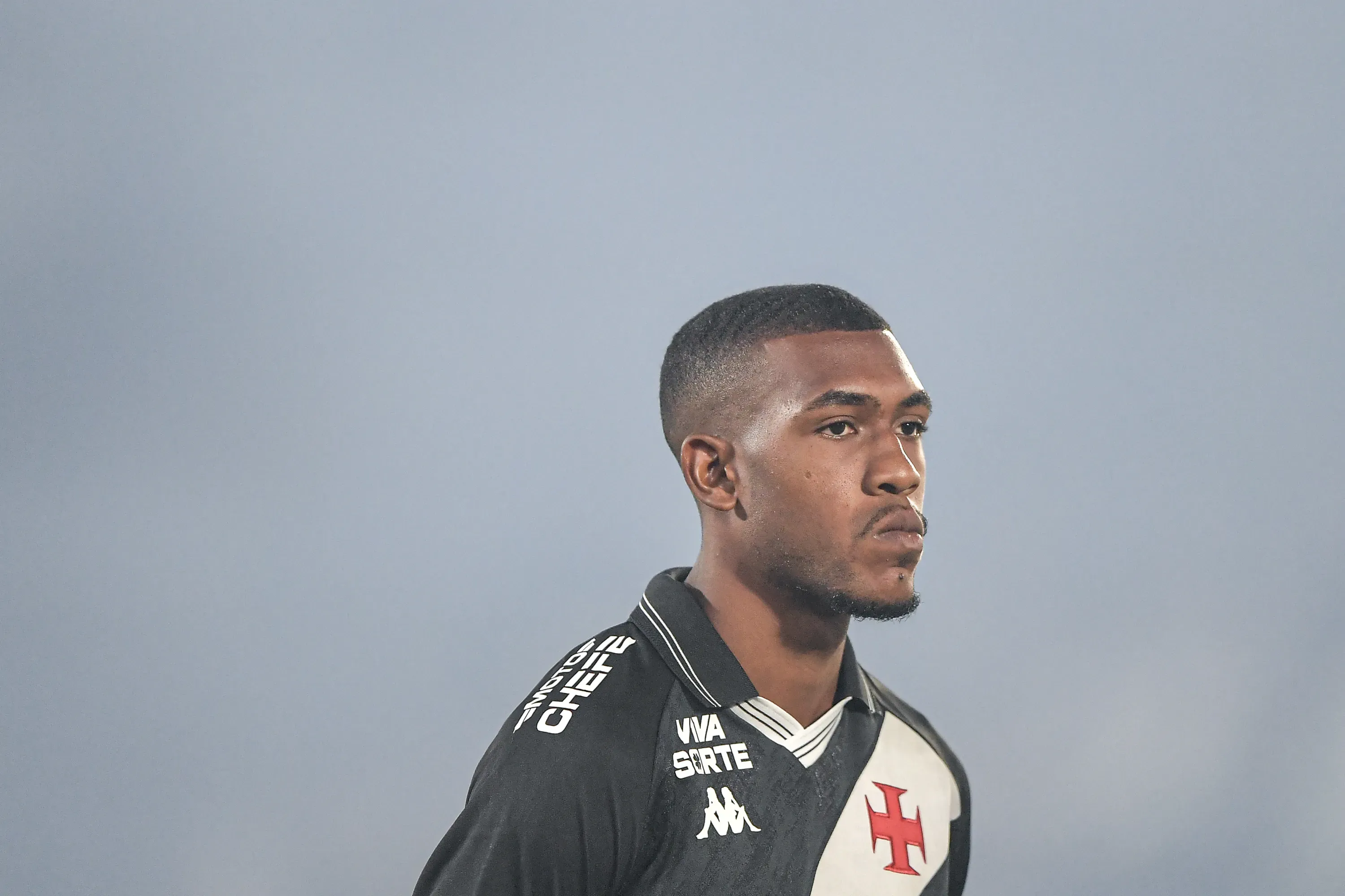 Rayan aproveitou vacilo da defesa do Fluminense e empatou clássico logo no início do 2º tempo – Foto: Thiago Ribeiro/AGIF