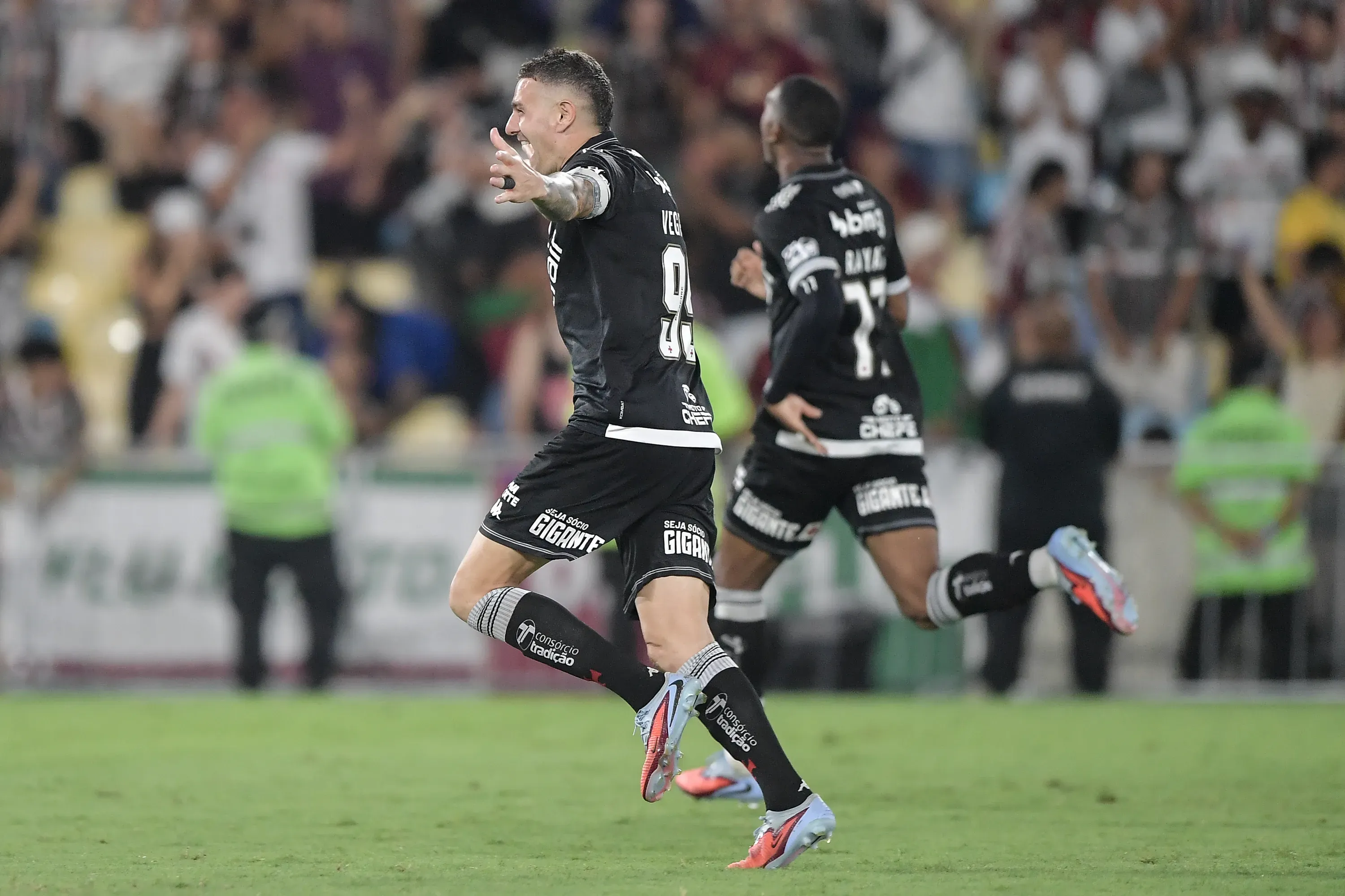 Vegetti comemora classificação sobre o Fluminense. Foto: Thiago Ribeiro/AGIF