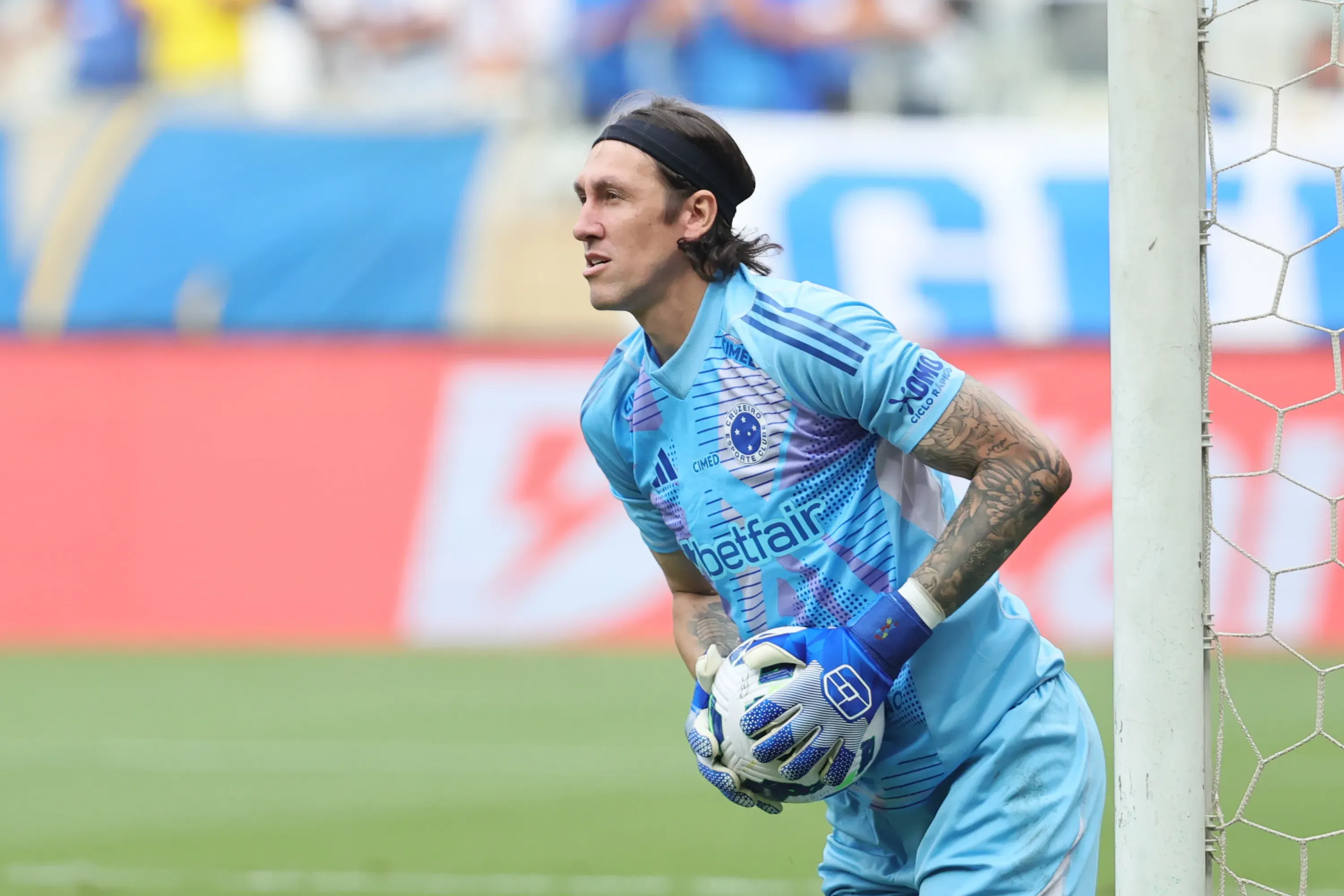 Cássio durante partida pelo Cruzeiro. Foto: Gilson Lobo/AGIF