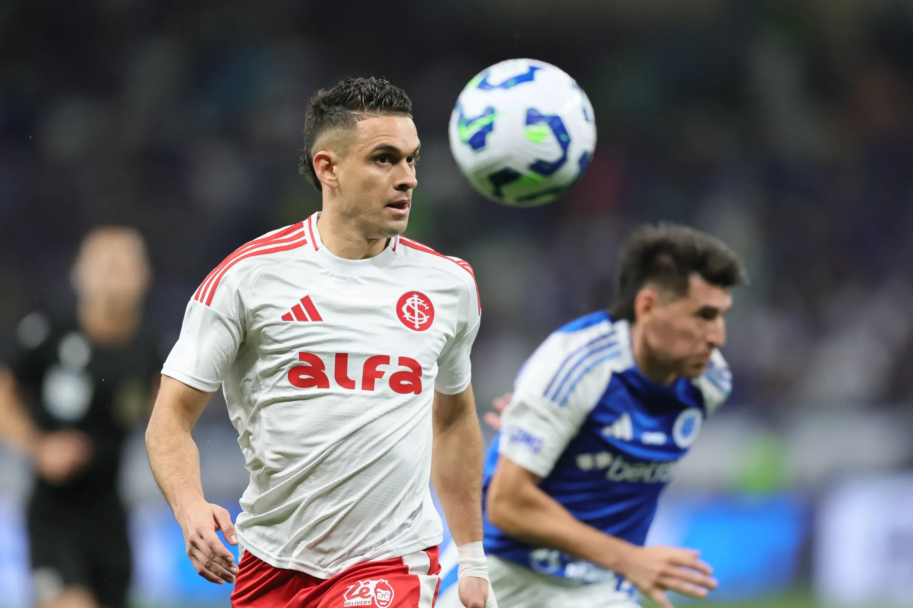 Borré foi defendido por Abel Braga em coletiva de apresentação do novo dirigente colorado para 2026 – Foto: Gilson Lobo/AGIF