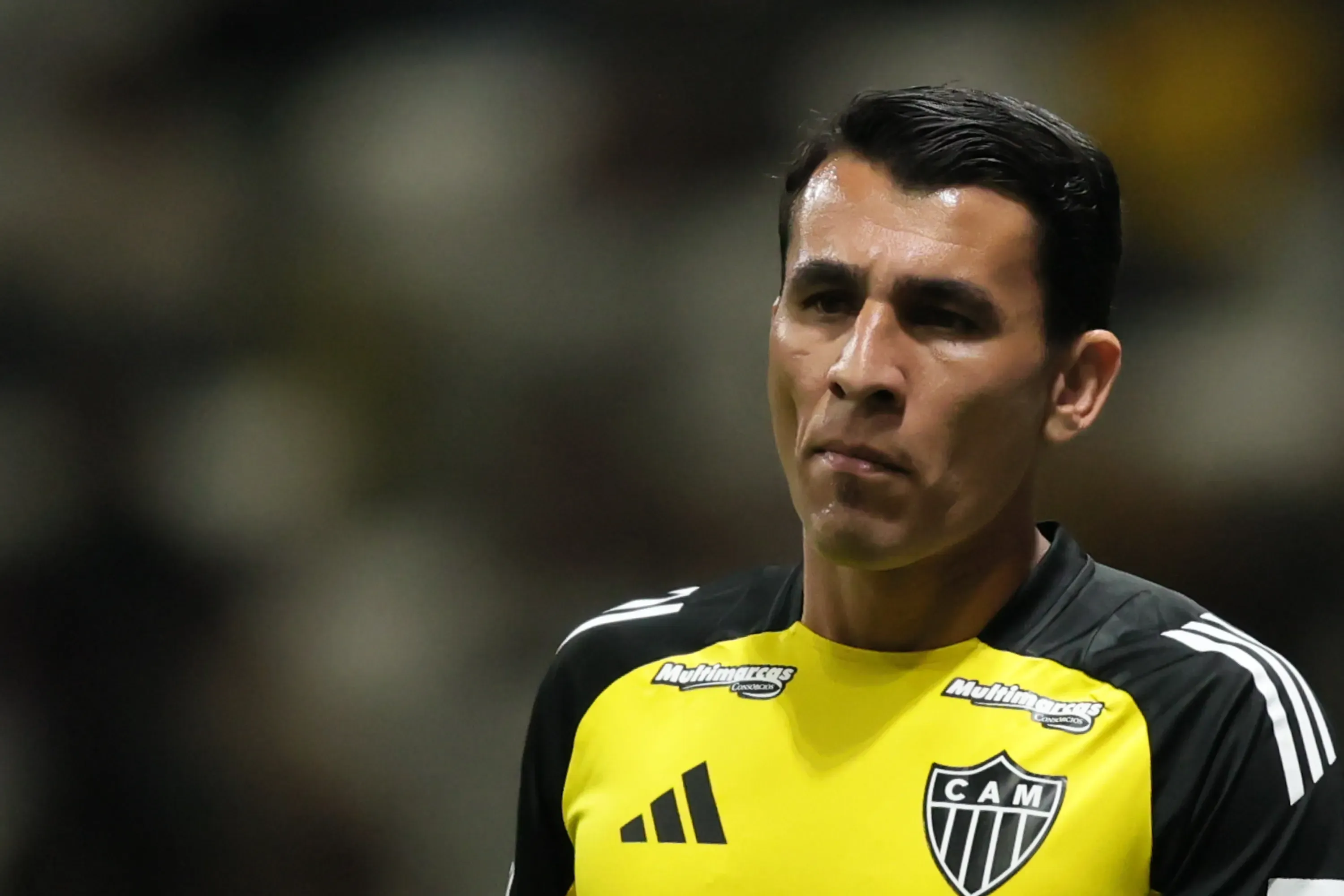 Paraguaio Júnior Alonso não permanecerá na Cidade do Galo para 2026 – Foto: Gilson Lobo/AGIF