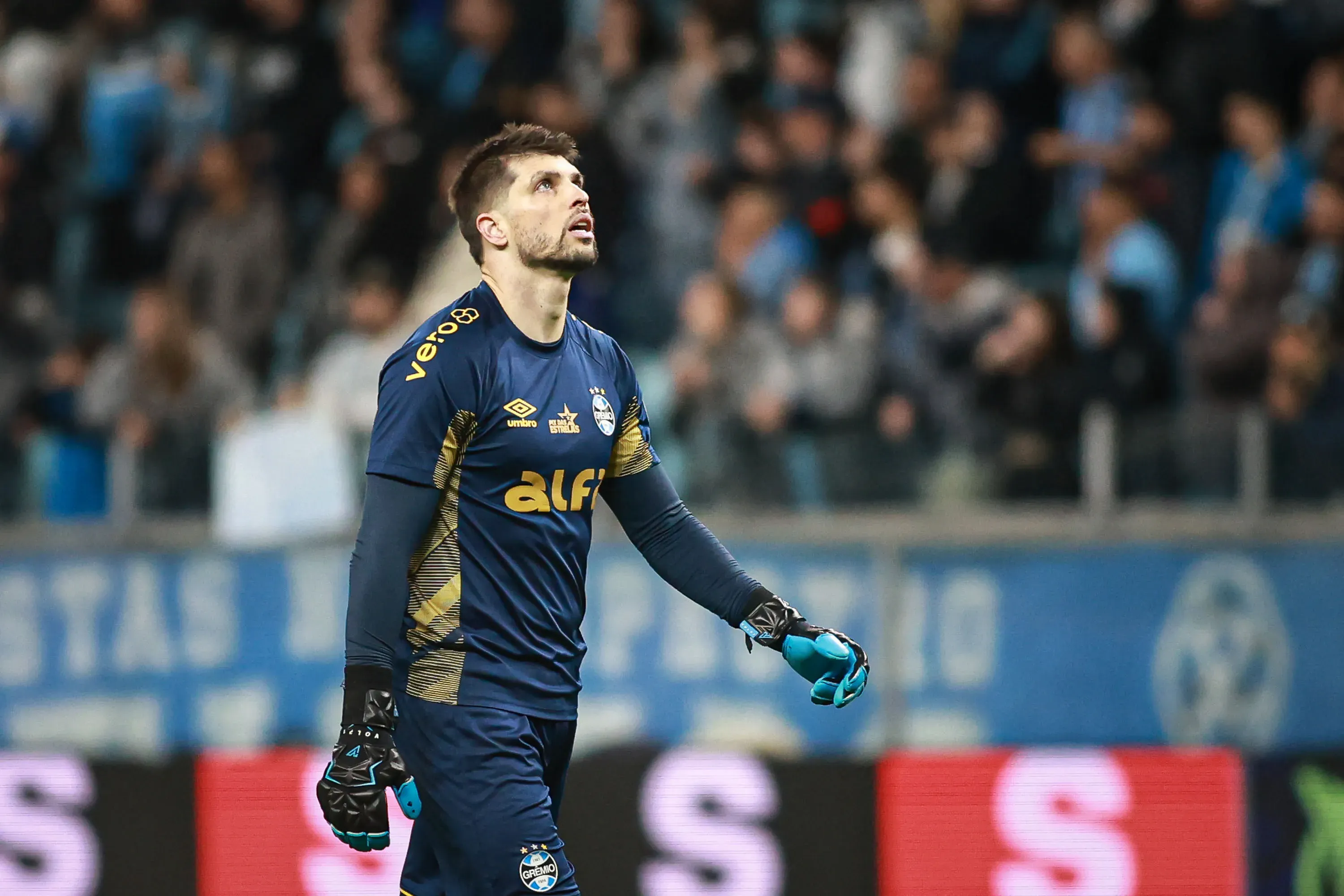 Tiago Volpi goleiro do Gremio durante partida contra o Ceara no estadio Arena do Gremio pelo campeonato Brasileiro A 2025. Foto: Maxi Franzoi/AGIF