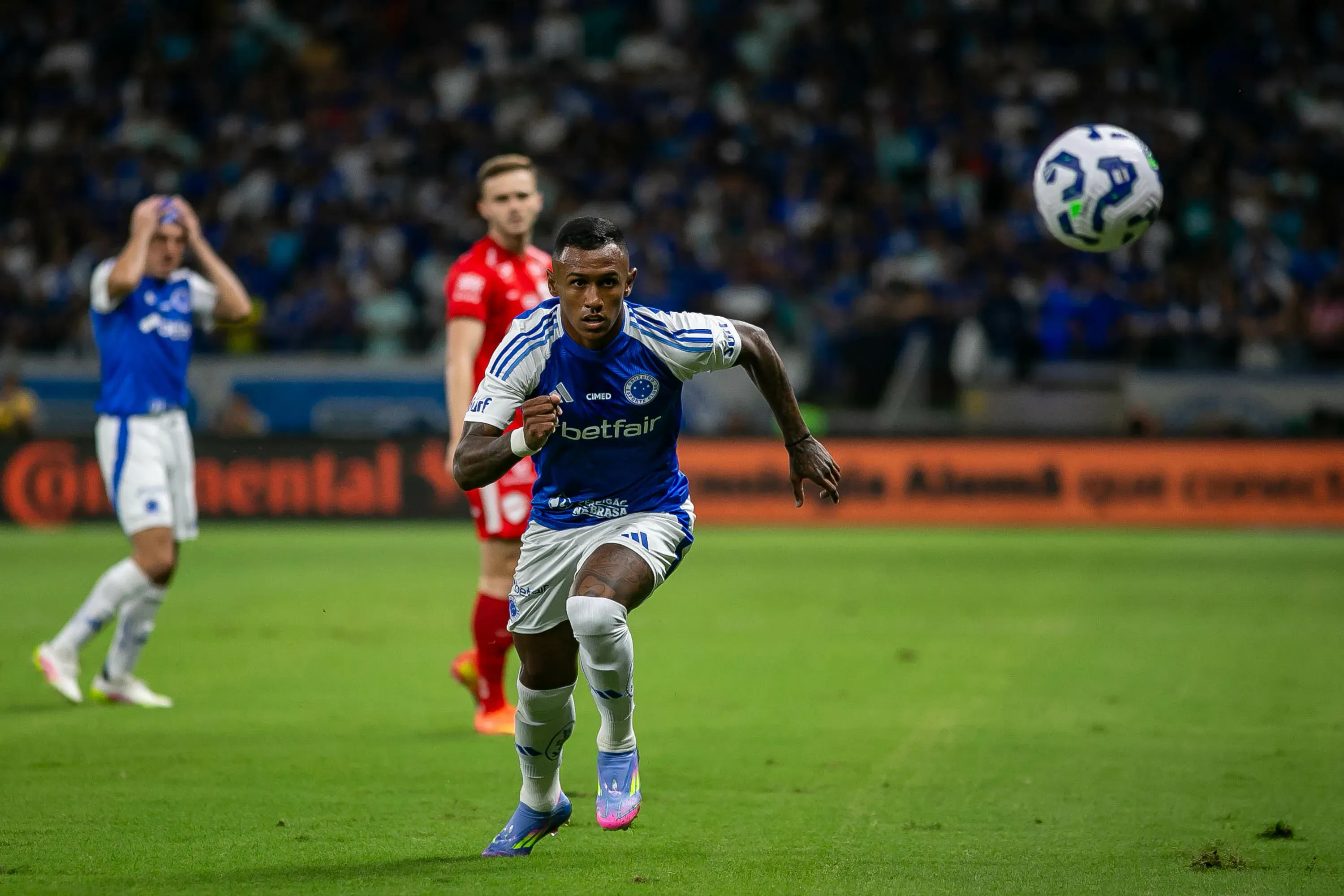 Marquinhos também terminou a temporada lesionado. Foto: Fernando Moreno/AGIF