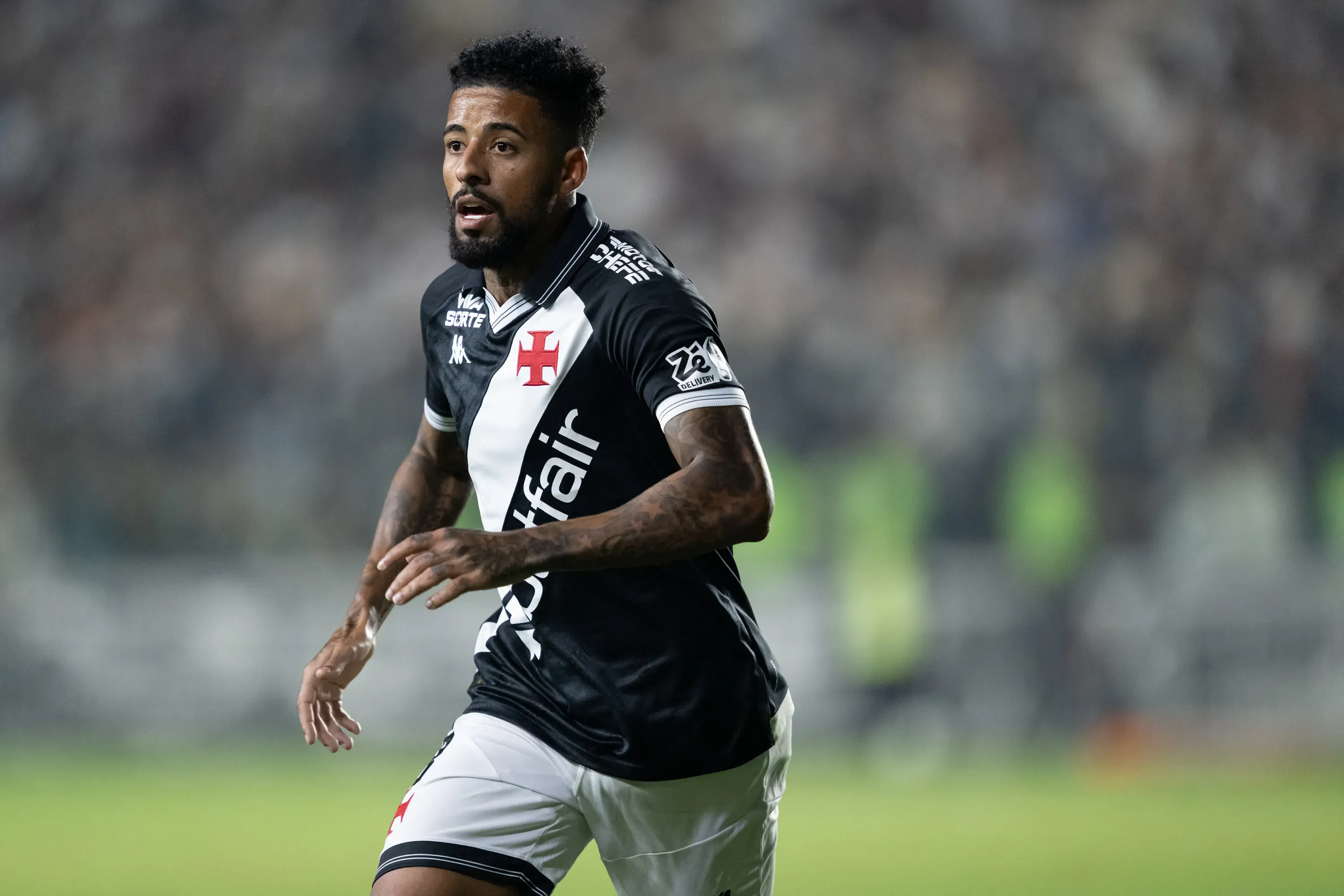 Paulinho não interessa ao Vasco e já procura destinos em 2026. Foto: Jorge Rodrigues/AGIF