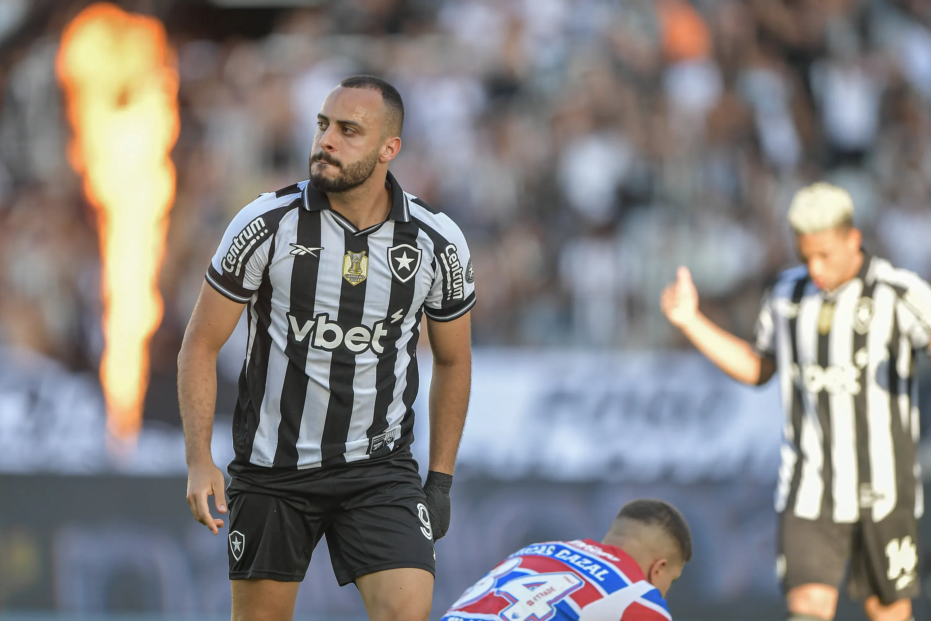 Arthur Cabral jogador do Botafogo comemora seu gol durante partida contra o Fortaleza no estadio Engenhao pelo campeonato Brasileiro A 2025. Foto: Thiago Ribeiro/AGIF