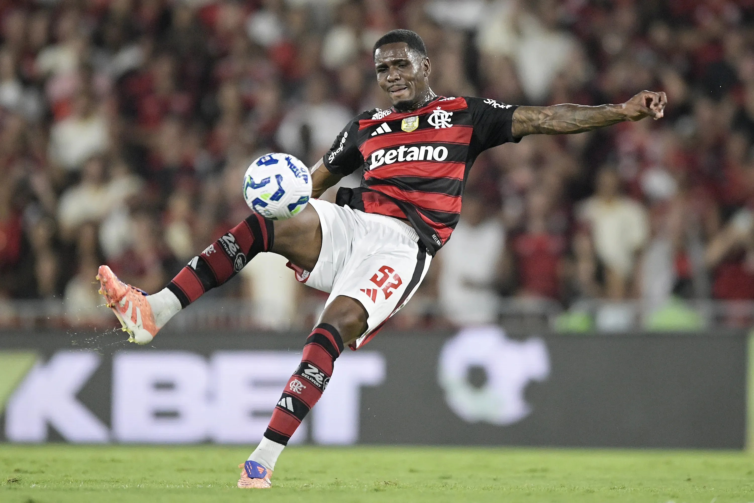Everton Araújo mostra em números que é um “cão de guarda”. Foto: Alexandre Loureiro/AGIF