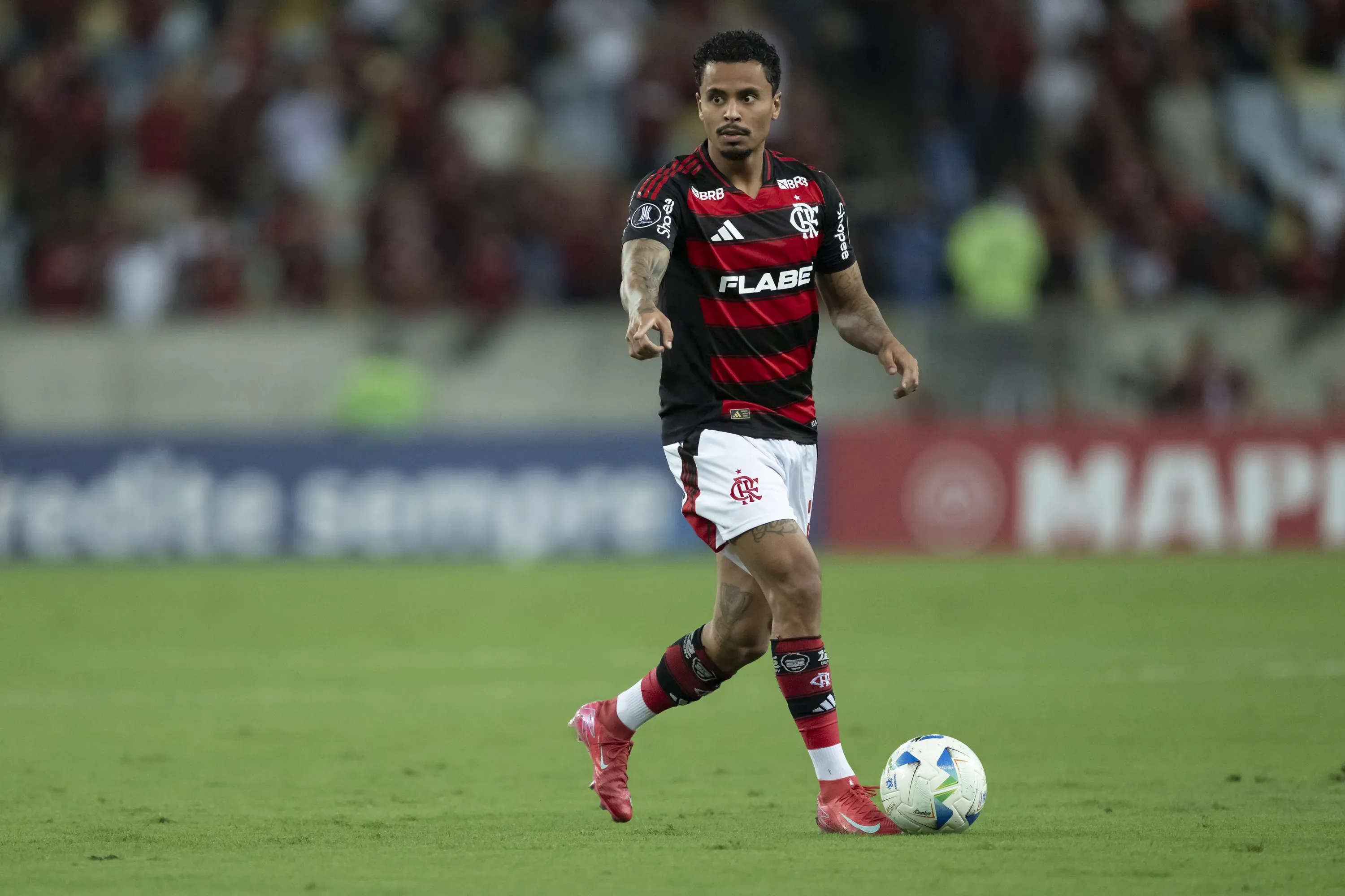 Allan jogador do Flamengo durante partida contra o Deportivo Tachira no estadio Maracana pelo campeonato Copa Libertadores 2025. Foto: Jorge Rodrigues/AGIF