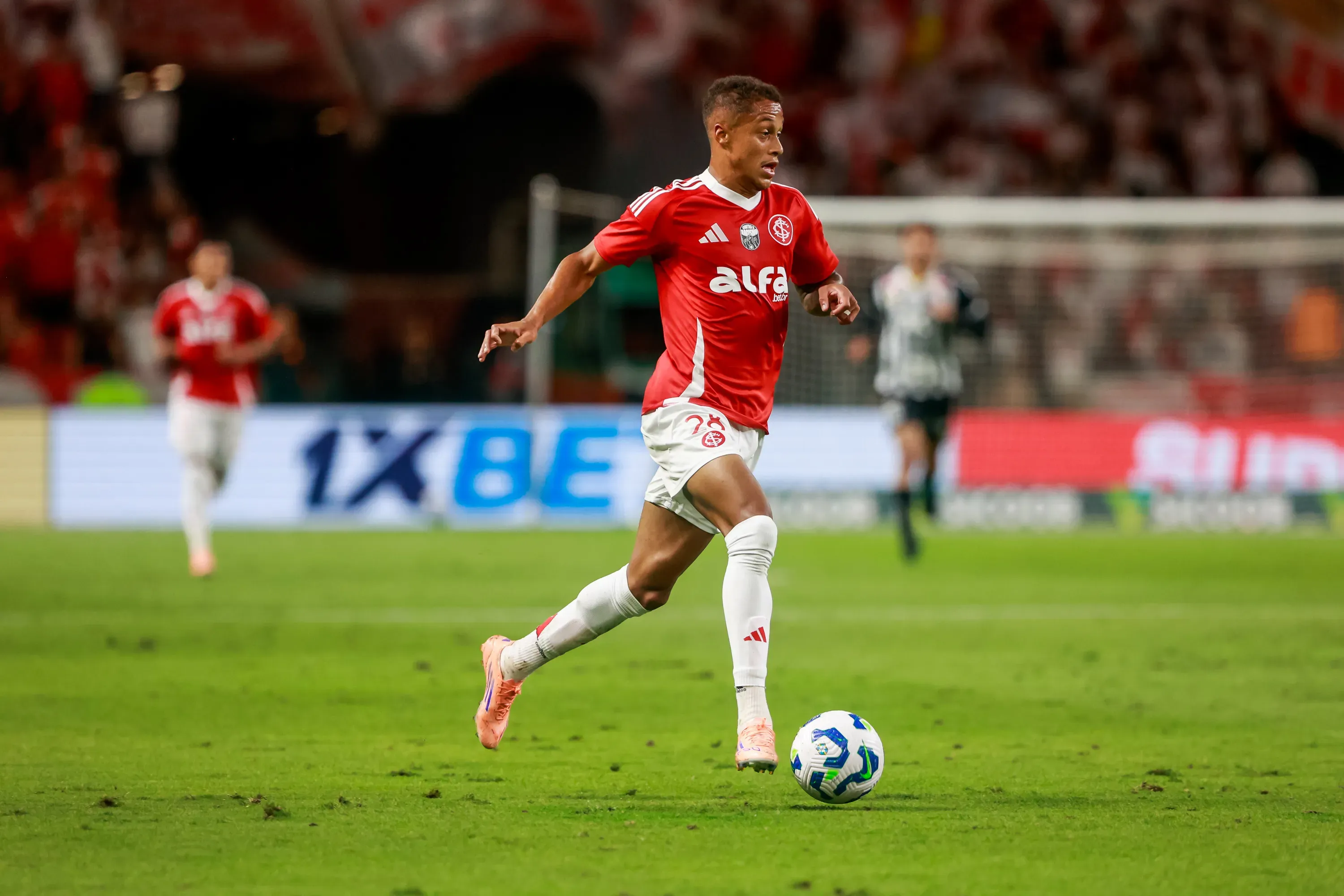 Vitinho se destacou pelo Internacional. Foto: Luiz Erbes/AGIF