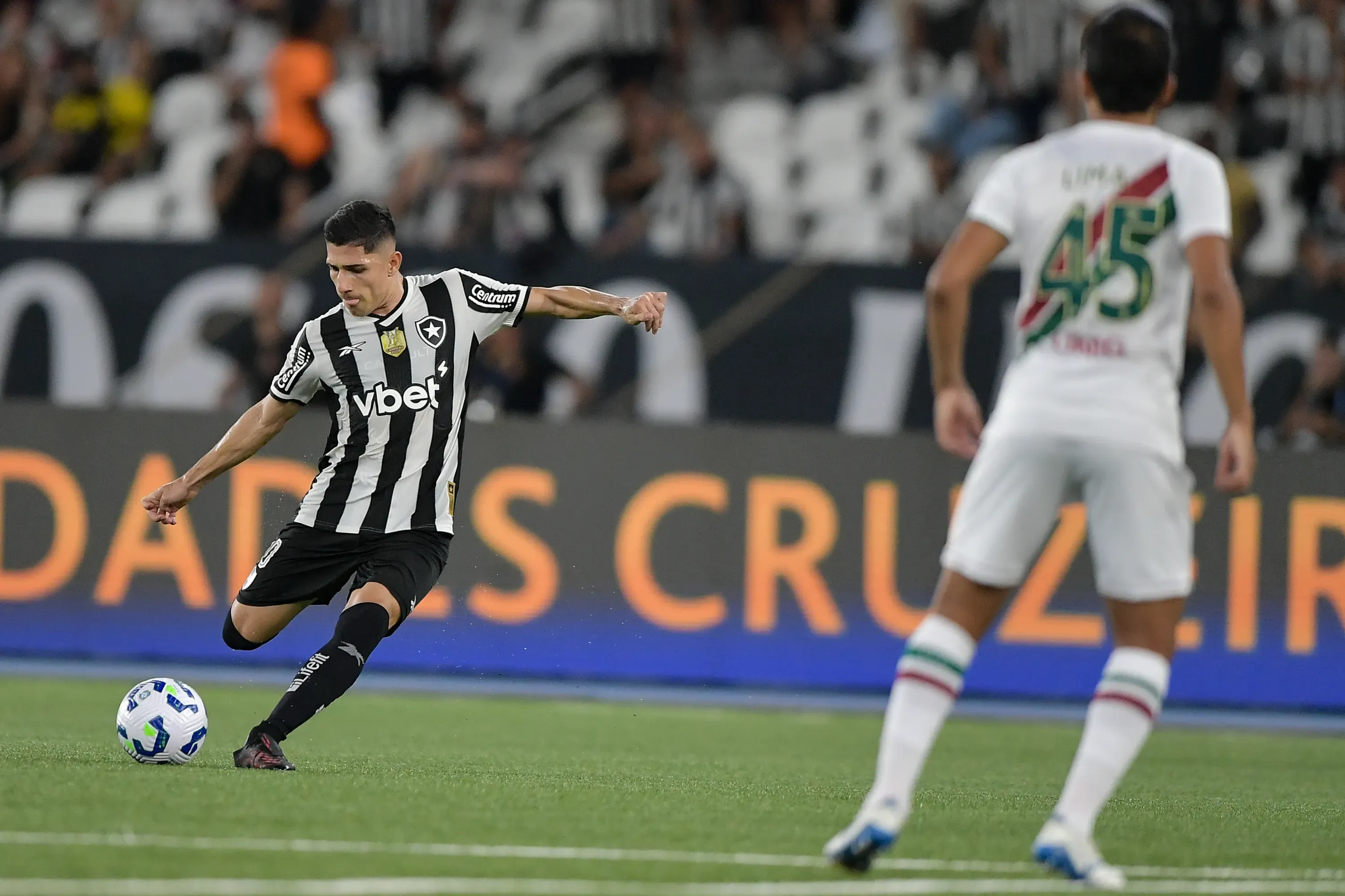 Savarino jogador do Botafogo durante partida contra o Fluminense. Foto: Thiago Ribeiro/AGIF