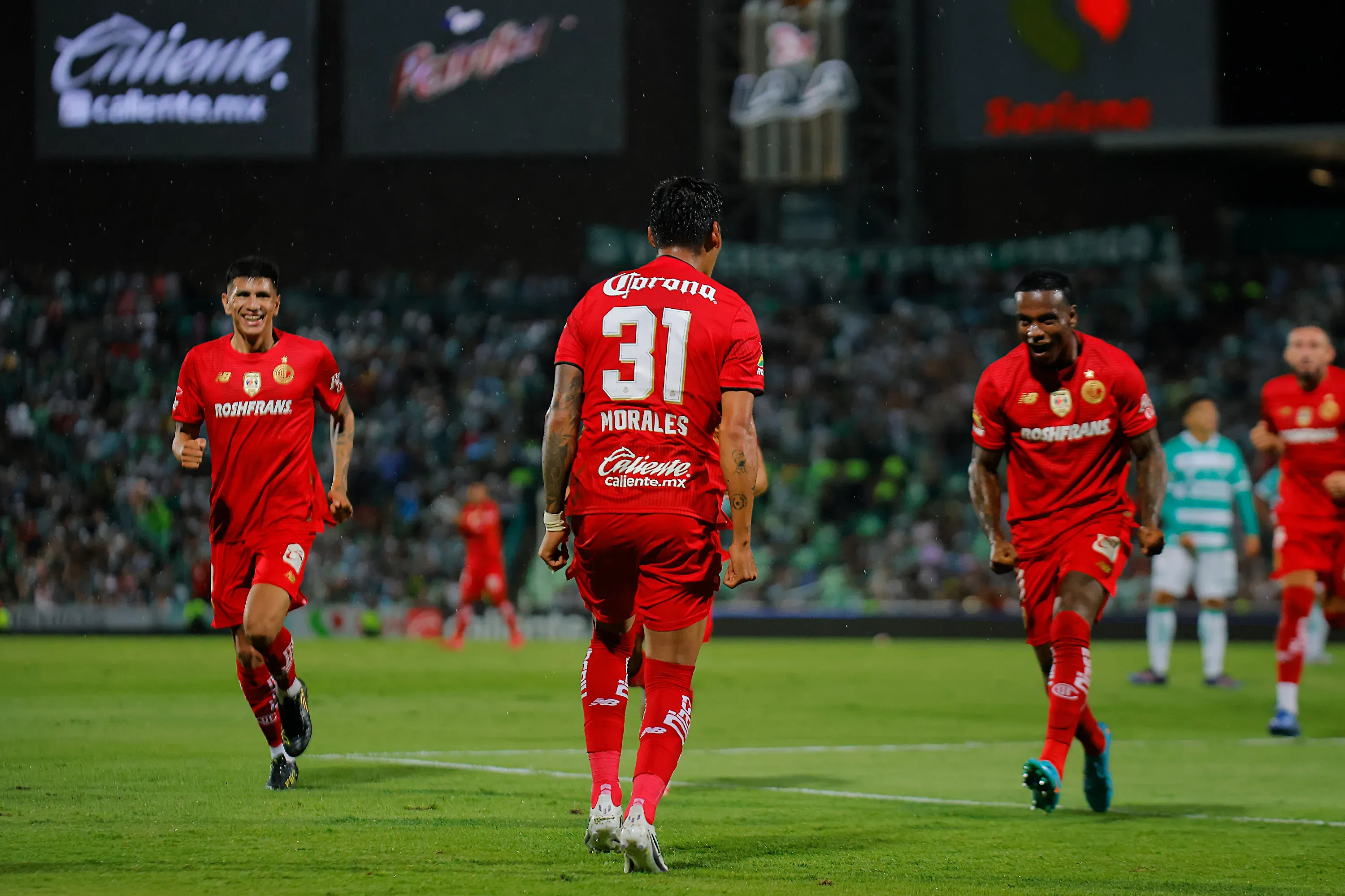 Robert Morales celebrando en Toluca. (Photo by Manuel Guadarrama/Getty Images)