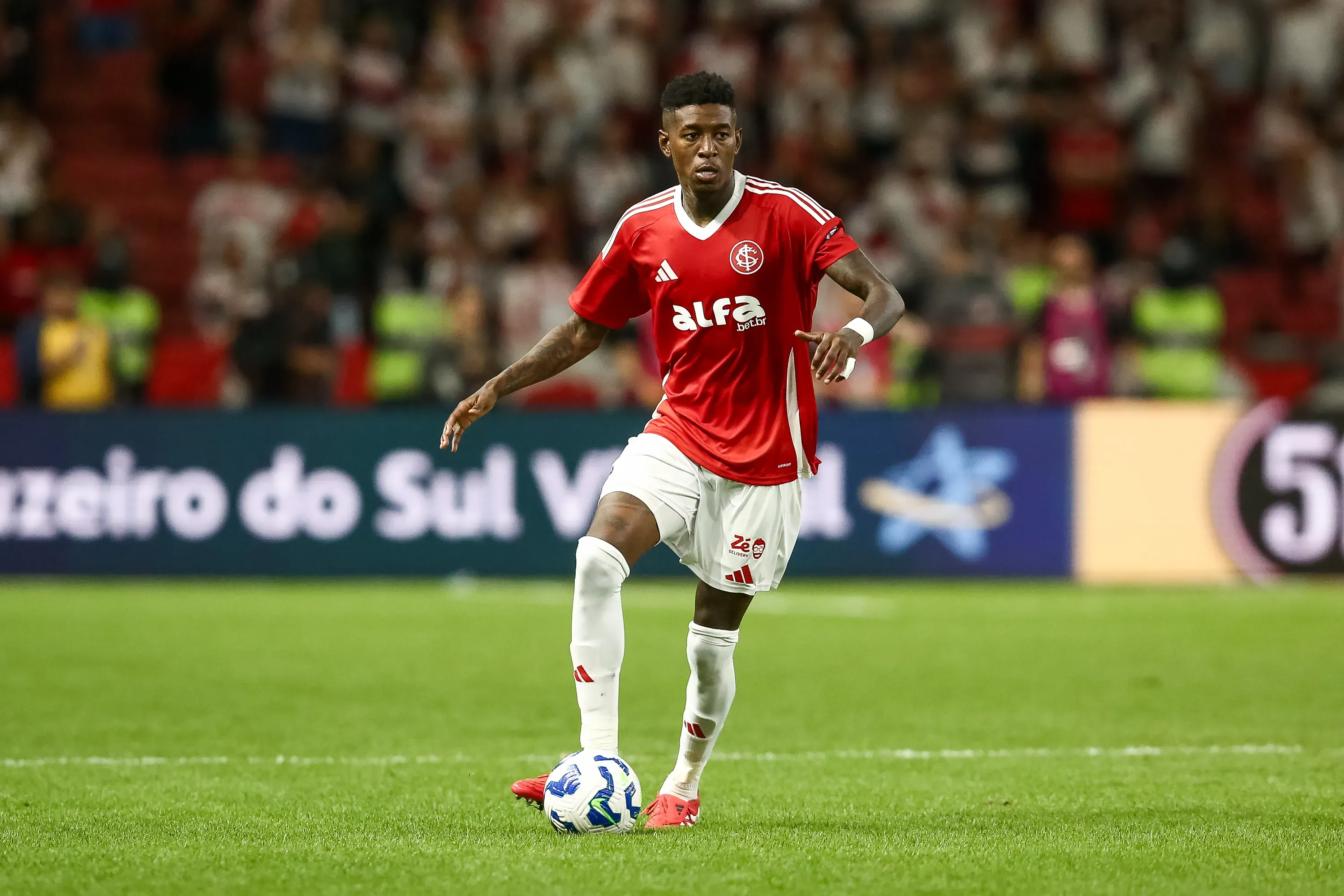 Benfica entra na disputa por Vitão. Foto: Pedro H. Tesch/Getty Images