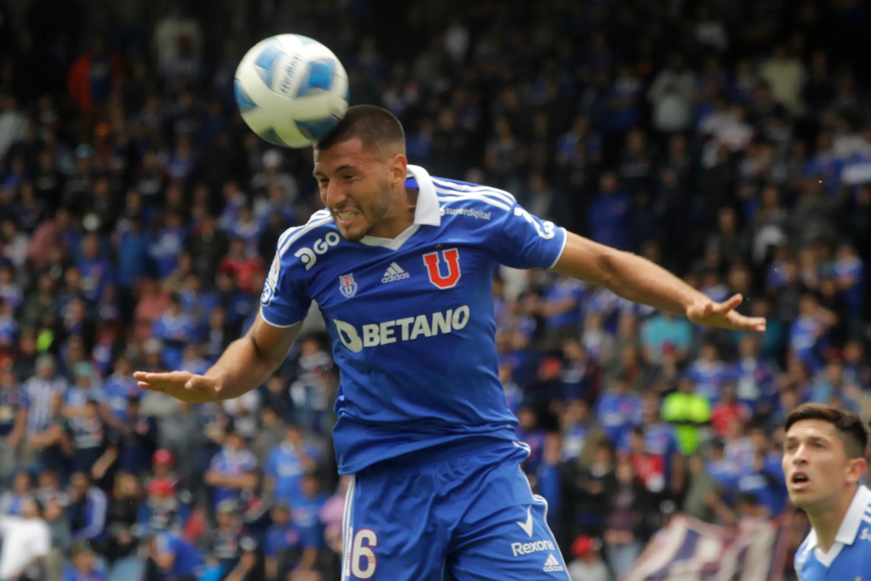 El jugador comenzó su carrera con los azules y habla de su deseo de regresar/Photosport