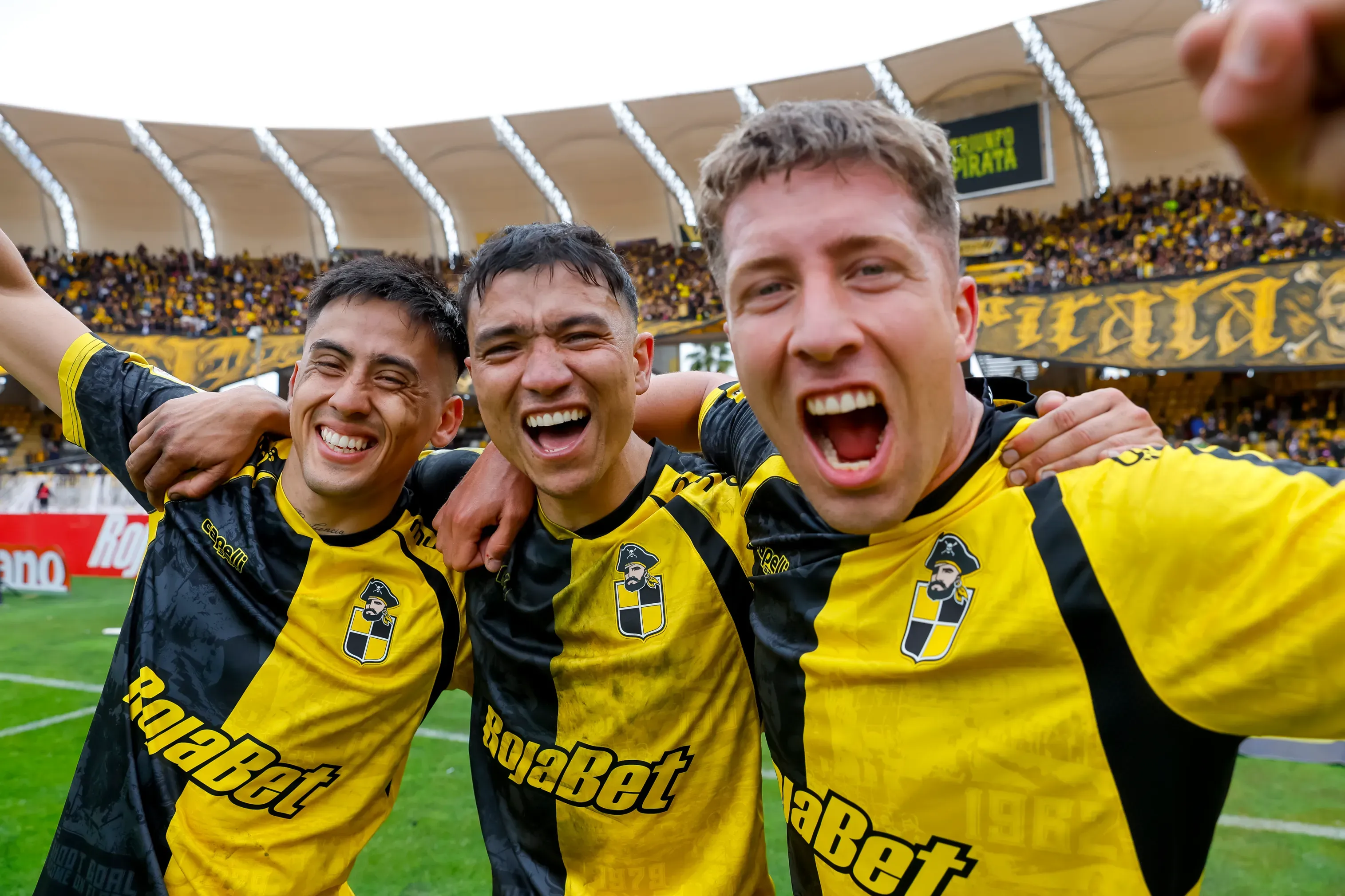Colo Colo realizó una penosa oferta por Bruno Cabrera. Foto: Pepe Alvujar/Photosport