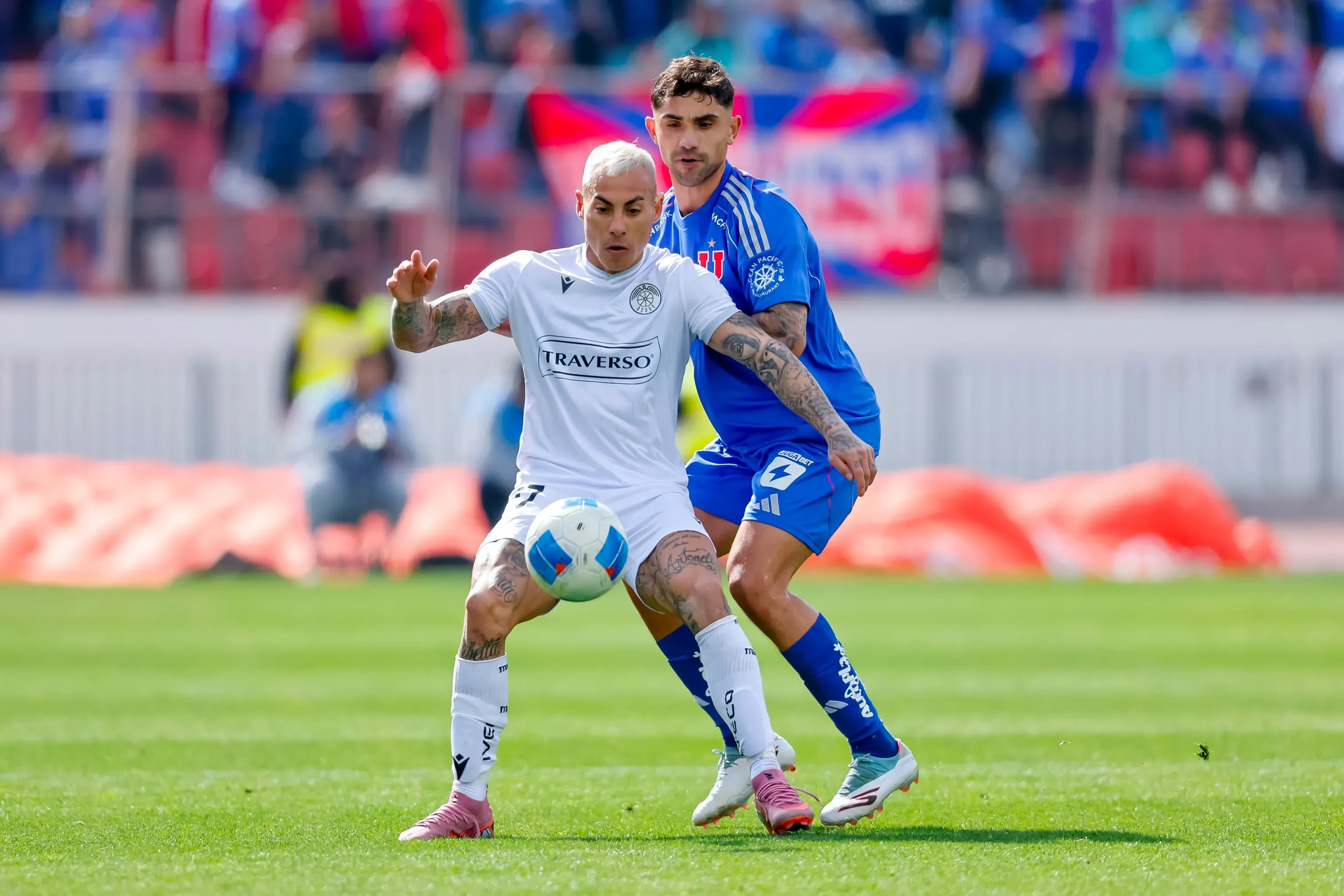 La U anunció la renovación de Nicolás Ramírez mientras los hinchas esperan por el retorno de Eduardo Vargas. Foto: Photosport.