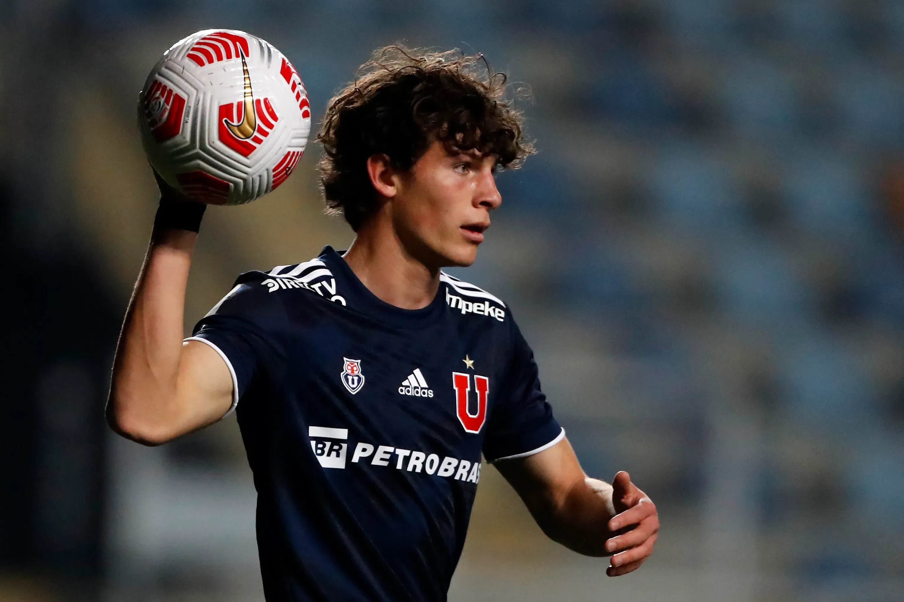 El Pitu jugando en sus inicios con la U /Photosport