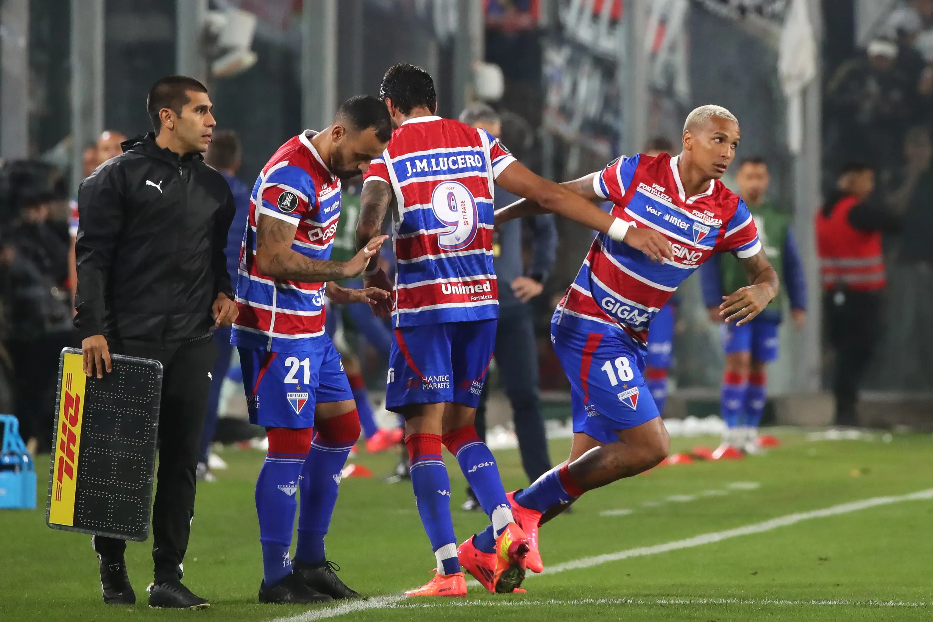 Juan Martín Lucero en partido con Colo Colo. (Foto: Photosport)