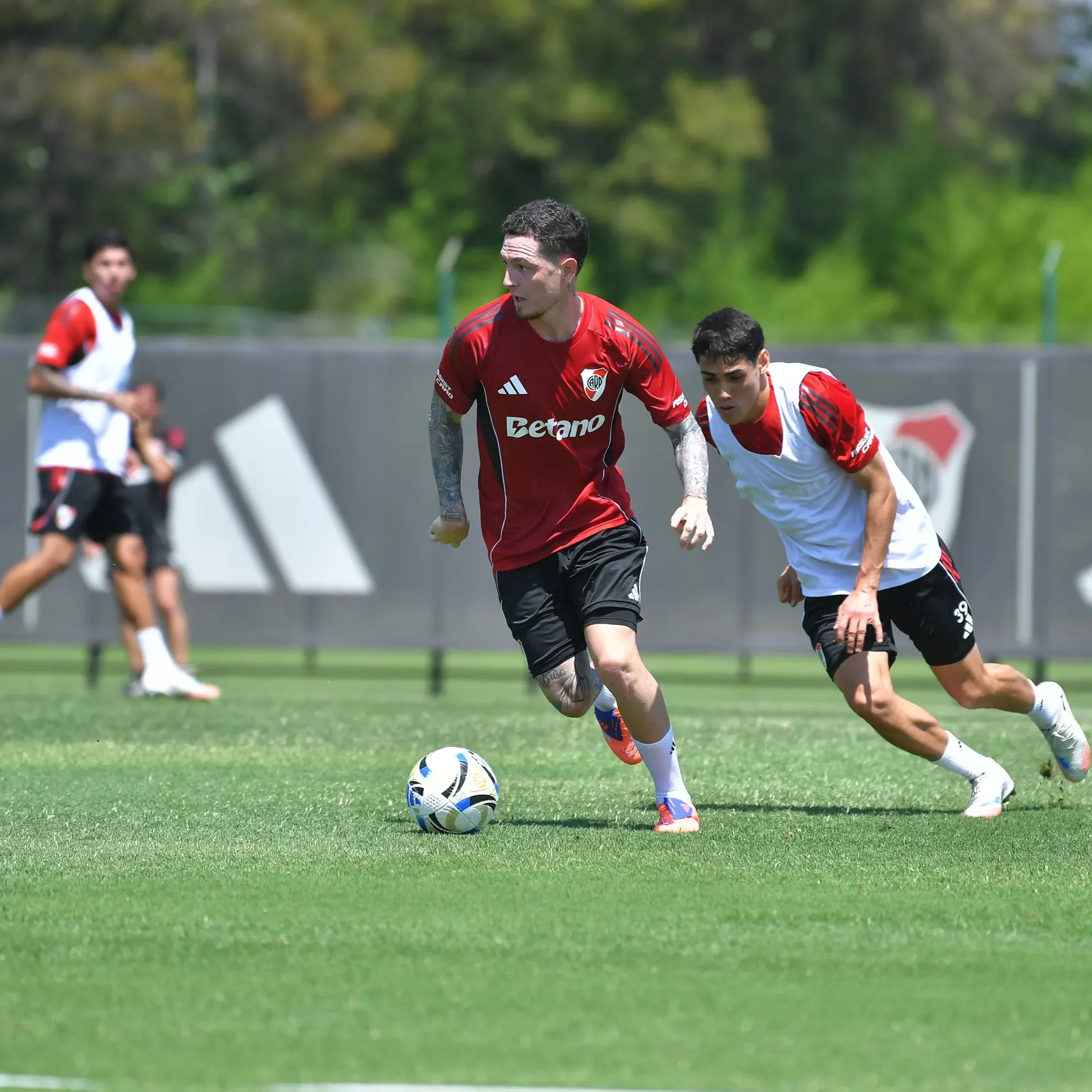 Aníbal Moreno ya se sumó a los trabajos de pretemporada. (River en X).