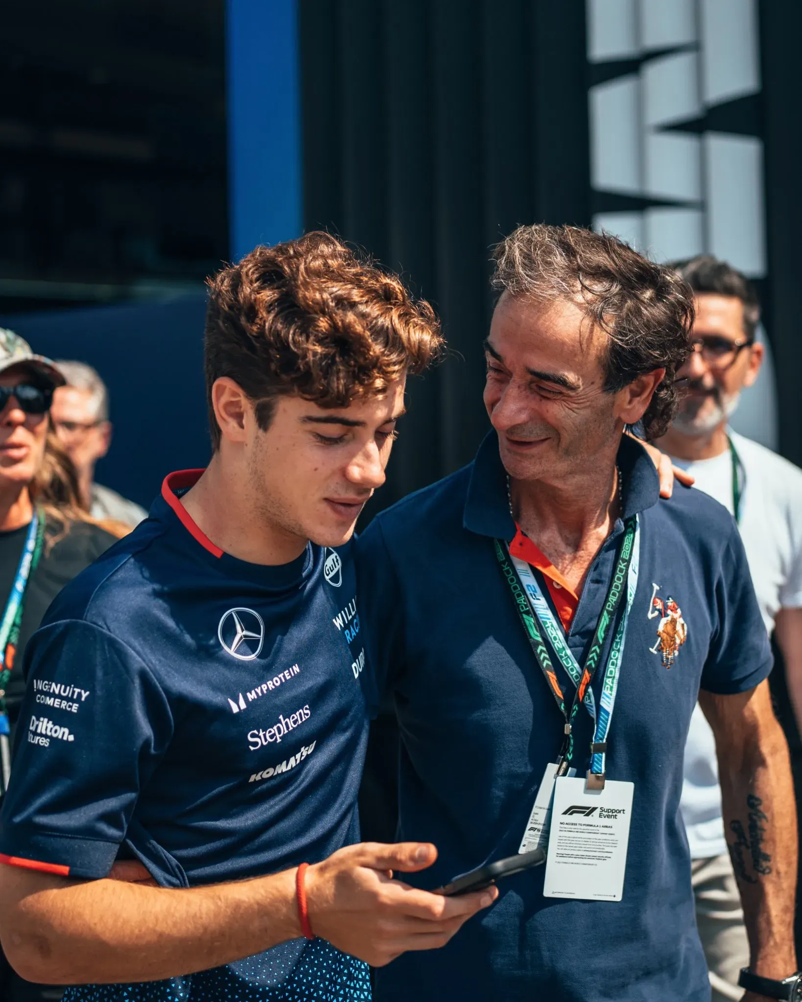 Franco Colapinto, junto a su padre Aníbal (X @WilliamsRacing)