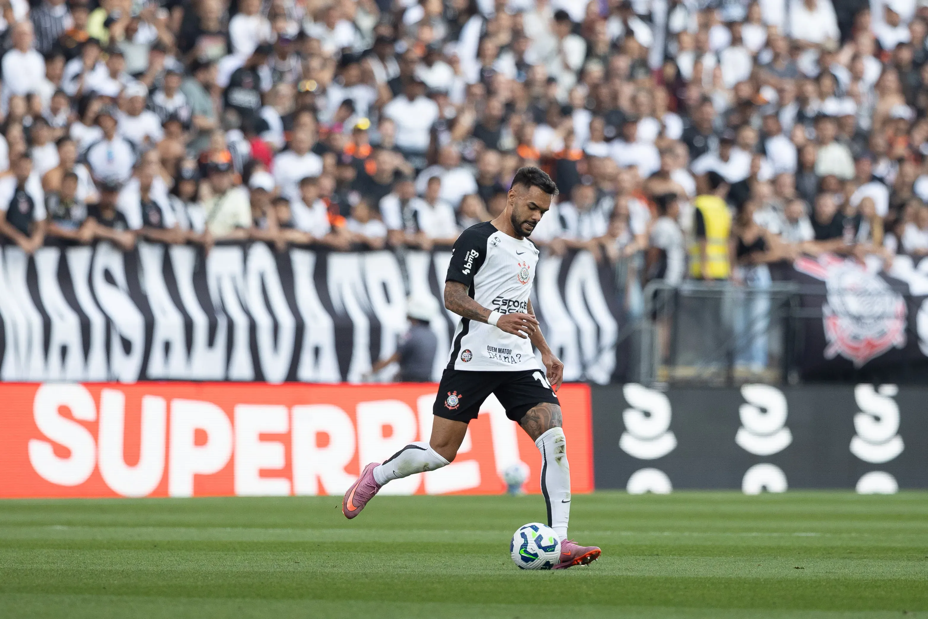 Raniele jogador do Corinthians durante partida contra o Botafogo. Foto: Joisel Amaral/AGIF