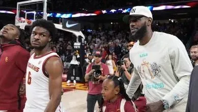 Bronny James y LeBron