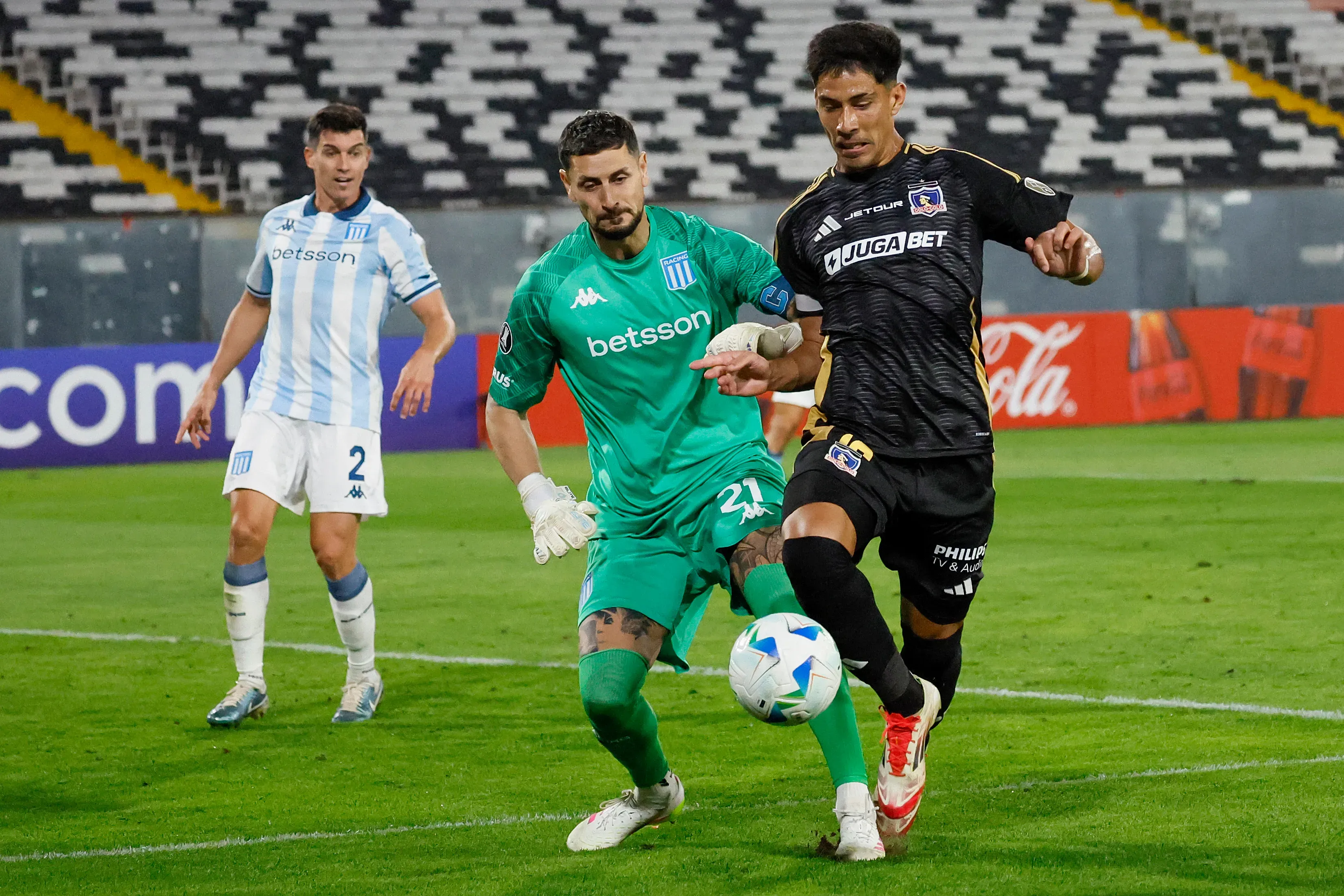 Gabriel Arias puede jugar en Chile con la camiseta de la U. Foto: Photosport.