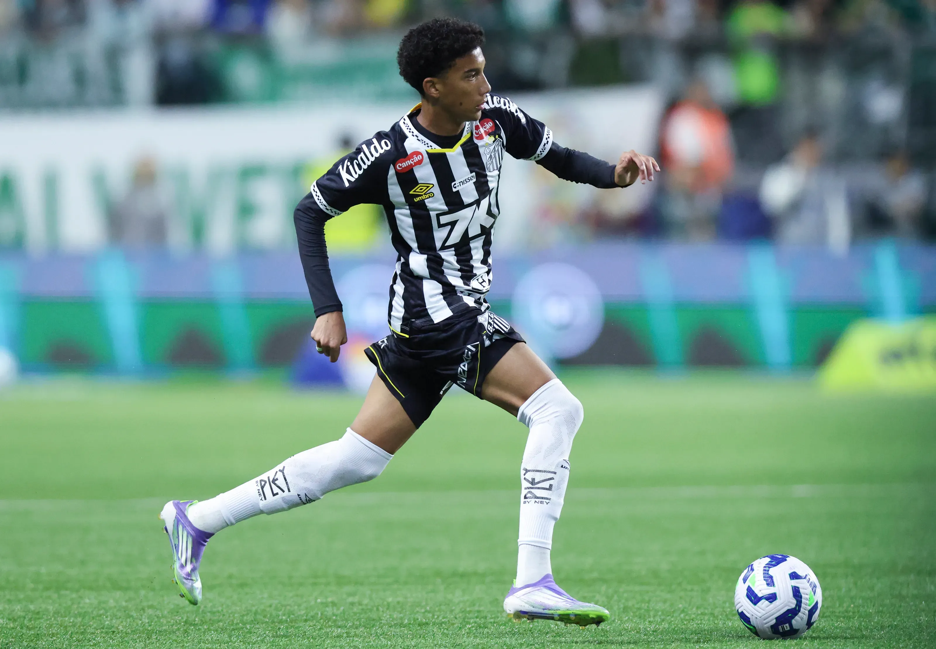 Robinho Jr em ação pelo Santos. (Foto: Alexandre Schneider/Getty Images)