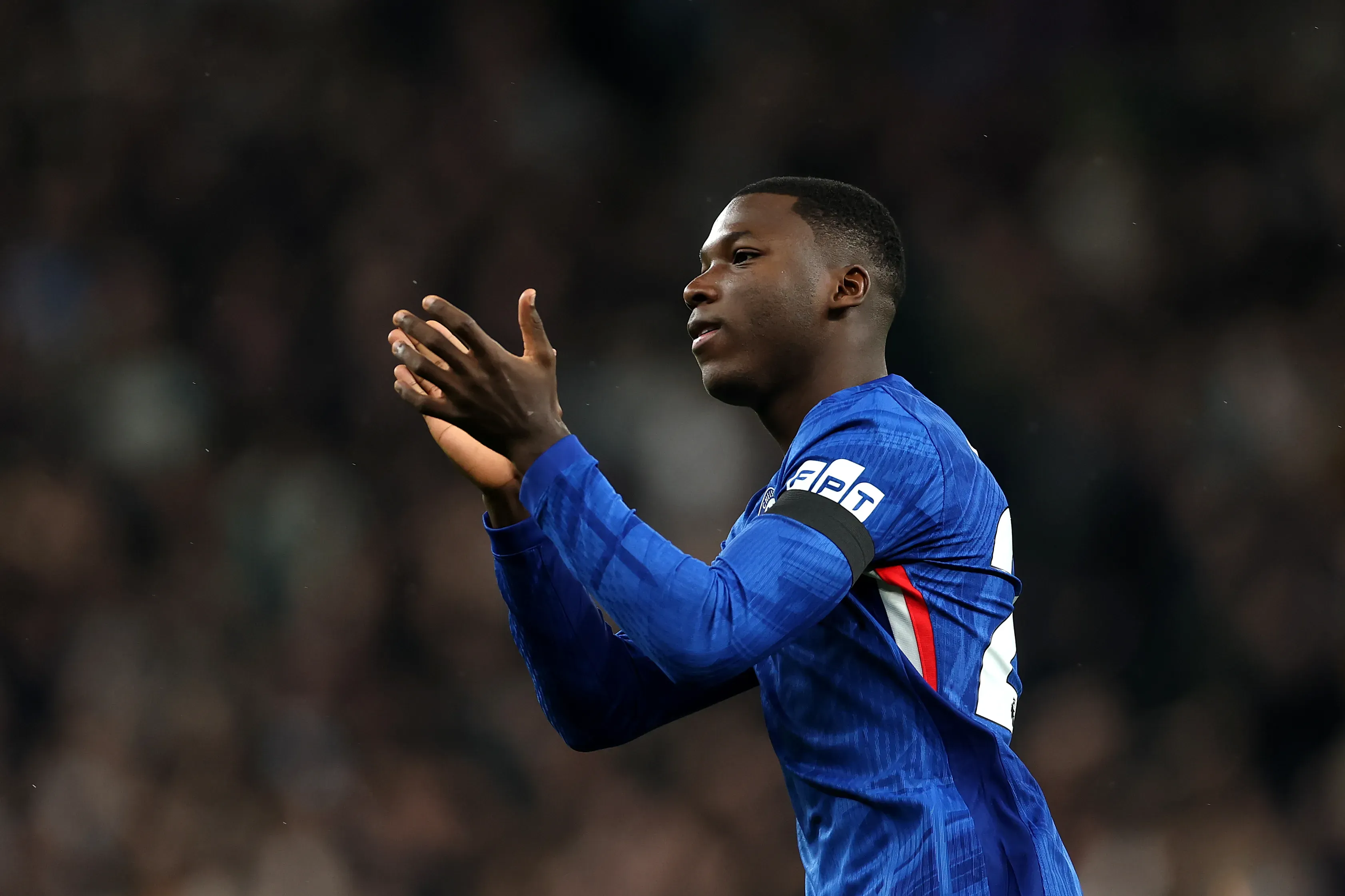 Caicedo no duelo diante do Tottenham (Foto: Alex Pantling/Getty Images)