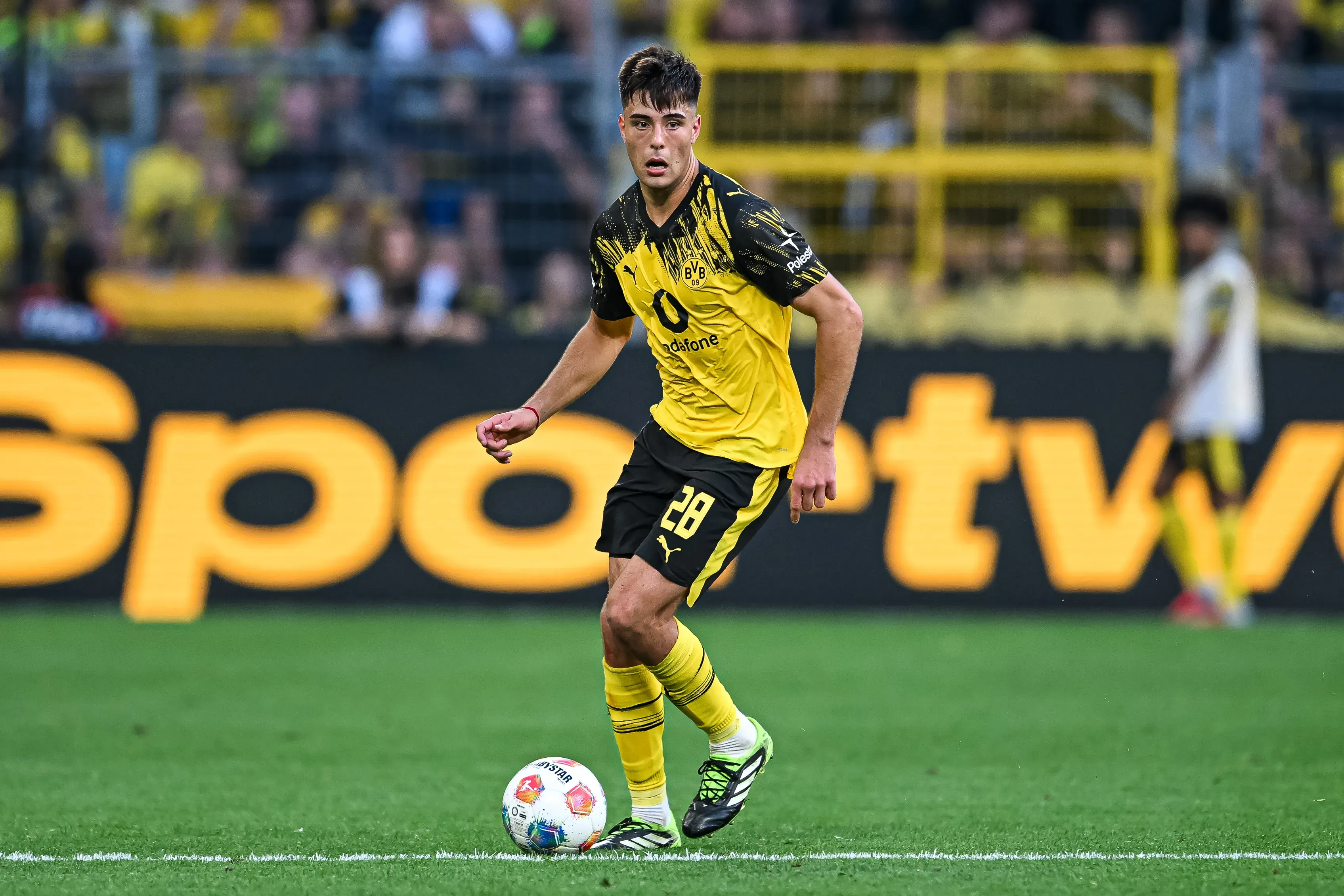 Anselmino podría salir del Borussia Dortmund y regresar al Chelsea. (Getty)