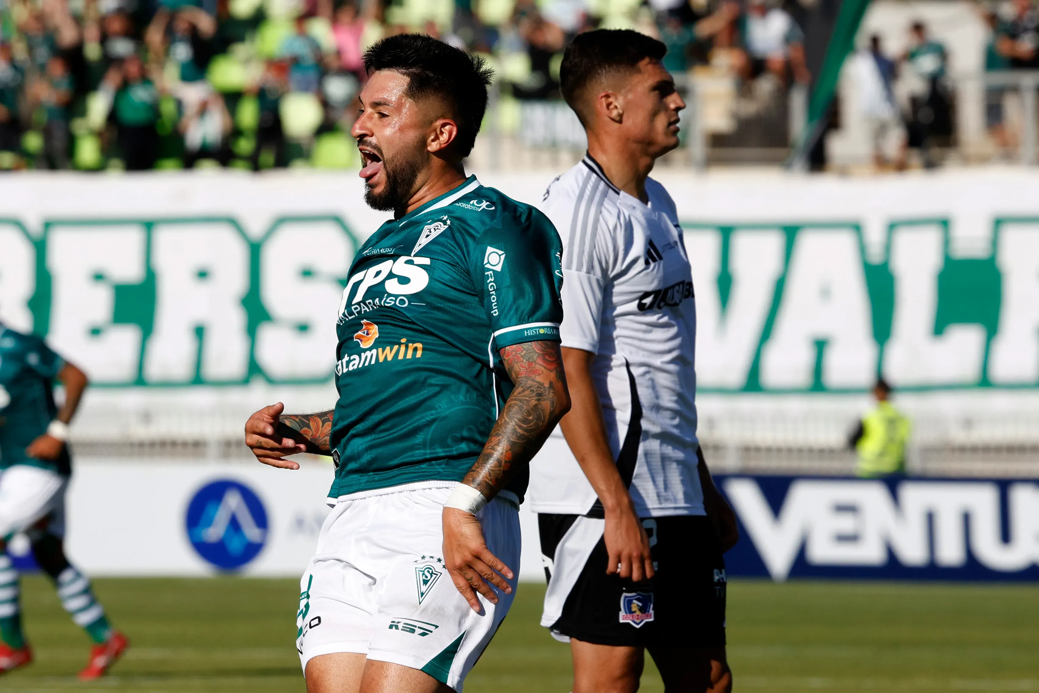 Un error defensivo de Alan Saldivia permite el único gol de Santiago Wanderers con el que sorprenden a un Colo Colo que no suma sus primeros tres triunfos oficiales en el 2025 | Photosport