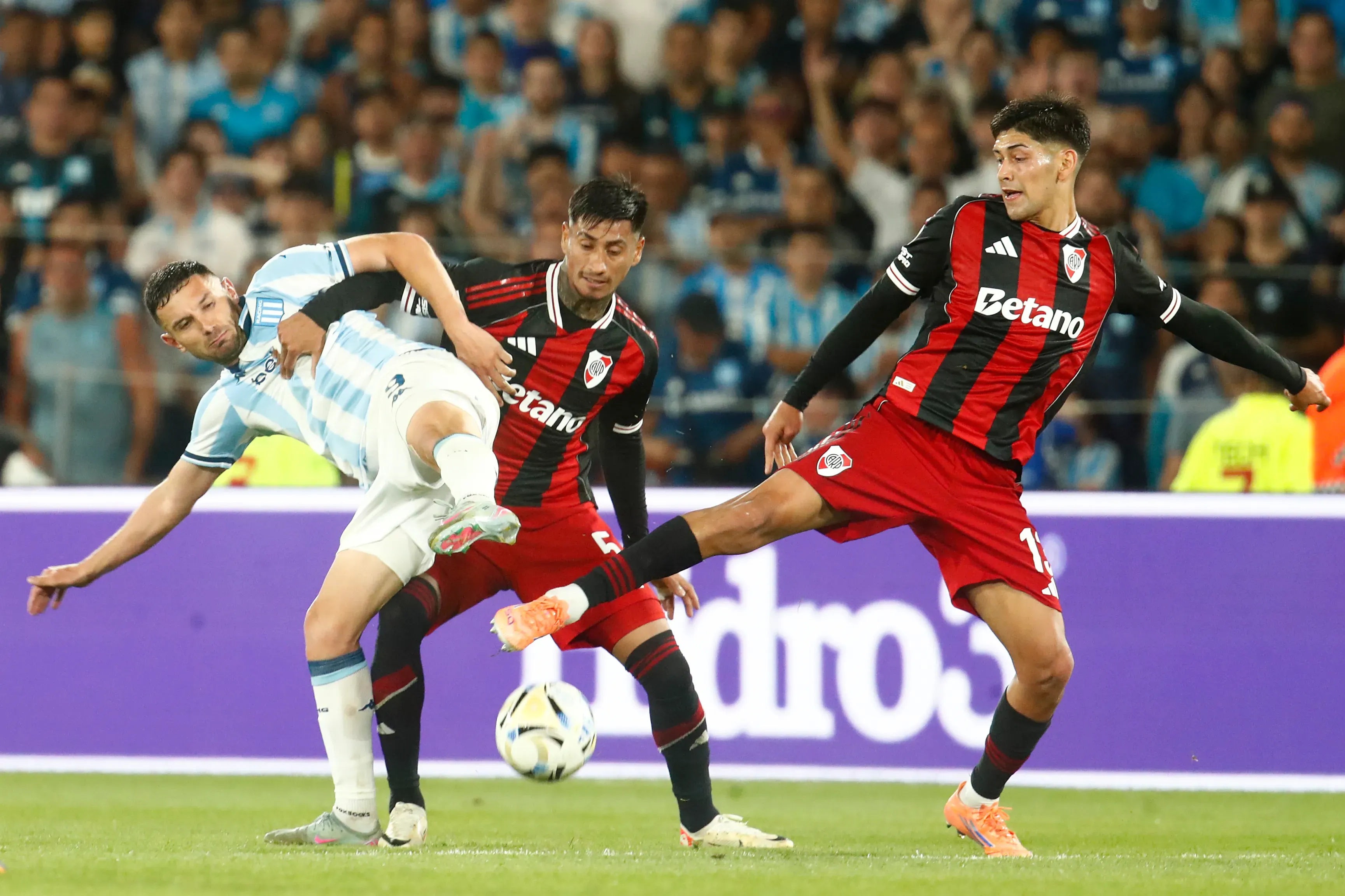 River Plate fue de fracaso en fracaso y perdió ante Racing. (Photo by Marcos Brindicci/Getty Images)