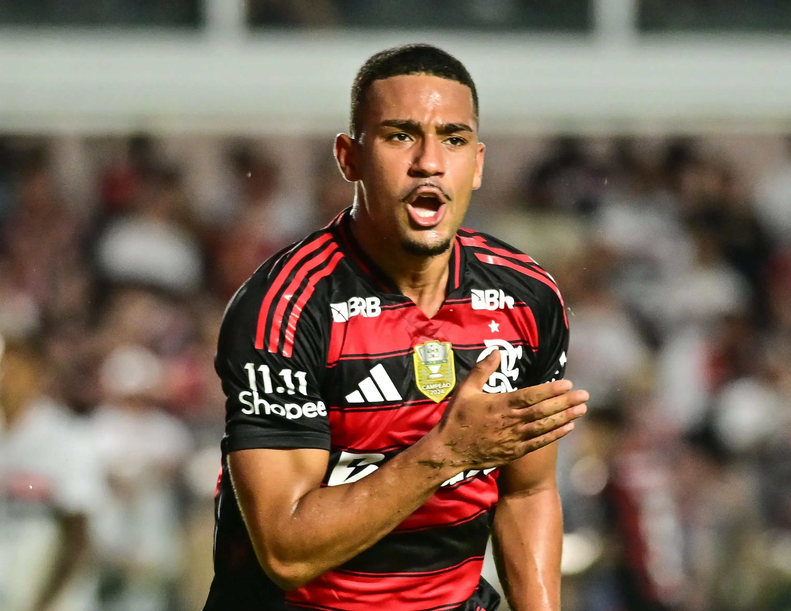 Lino comemorando gol na Vila. Foto: Jota Erre/AGIF