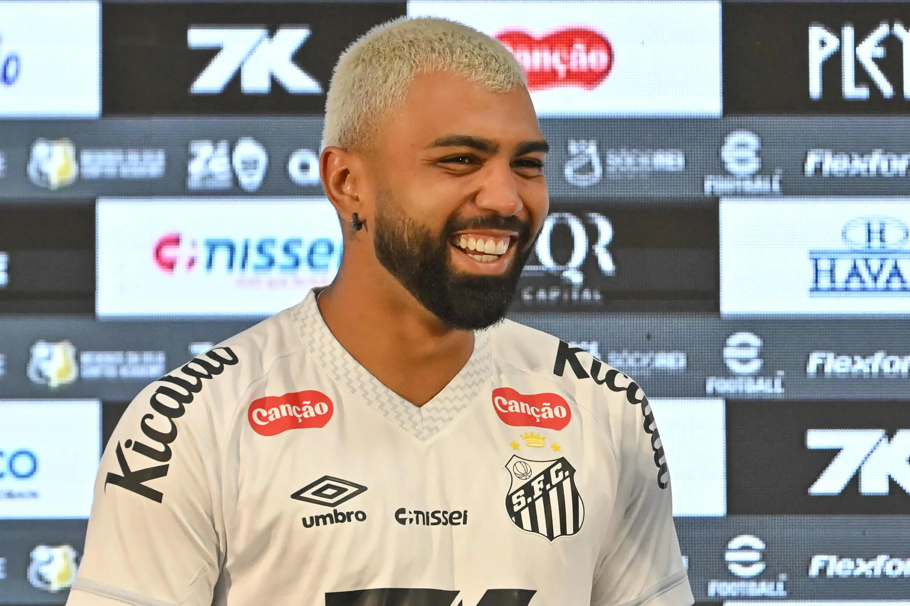 SP – SANTOS – 05/01/2026 – SANTOS, APRESENTACAO GABIGOL – Gabigol durante sua apresentacao oficial como jogador do Santos em coletiva de imprensa realizada no Vila Belmiro. Foto: Jota Erre/AGIF
