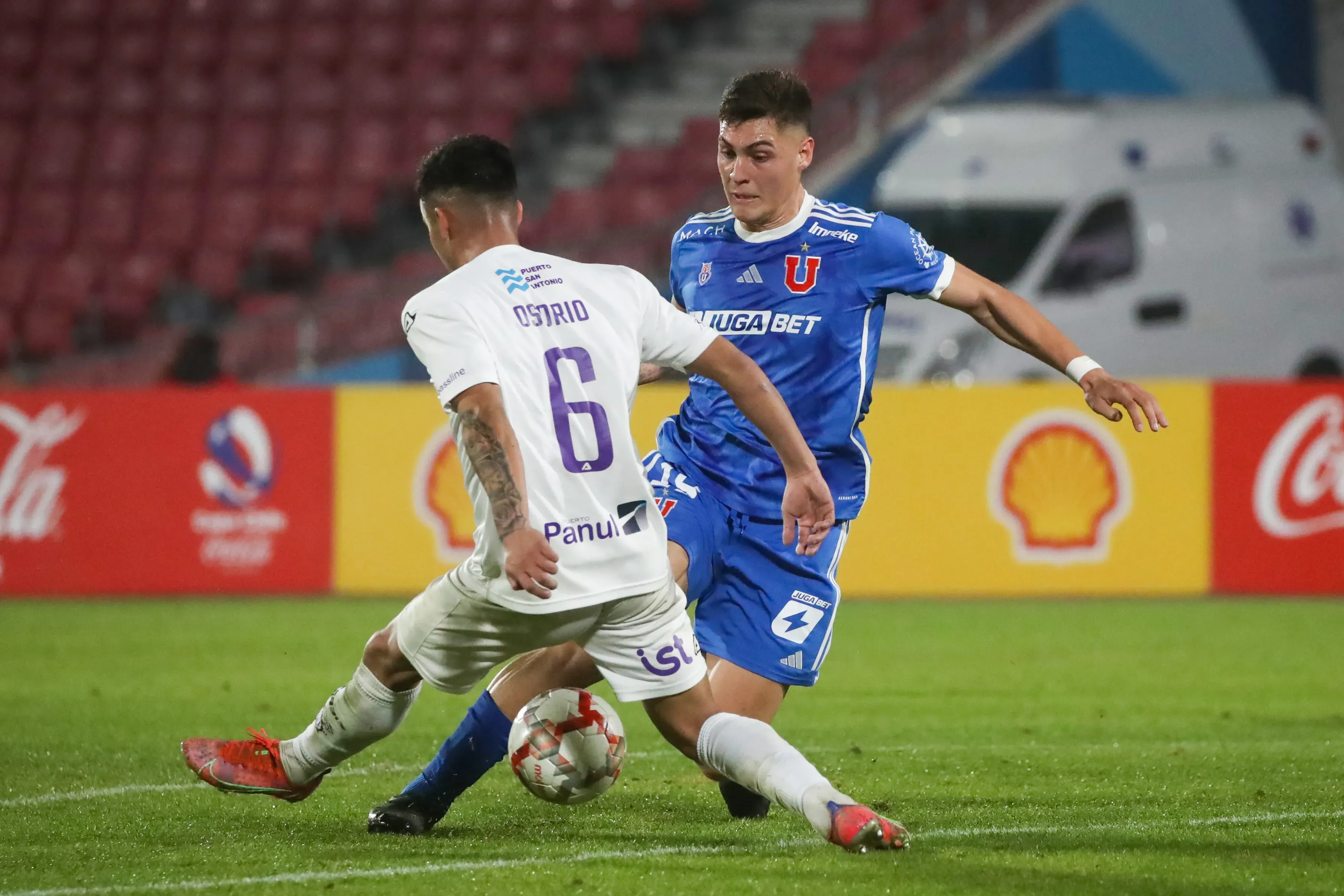 Cristóbal Muñoz jugó en 2024 en Copa Chile por la U. Foto: Jonnathan Oyarzun/Photosport