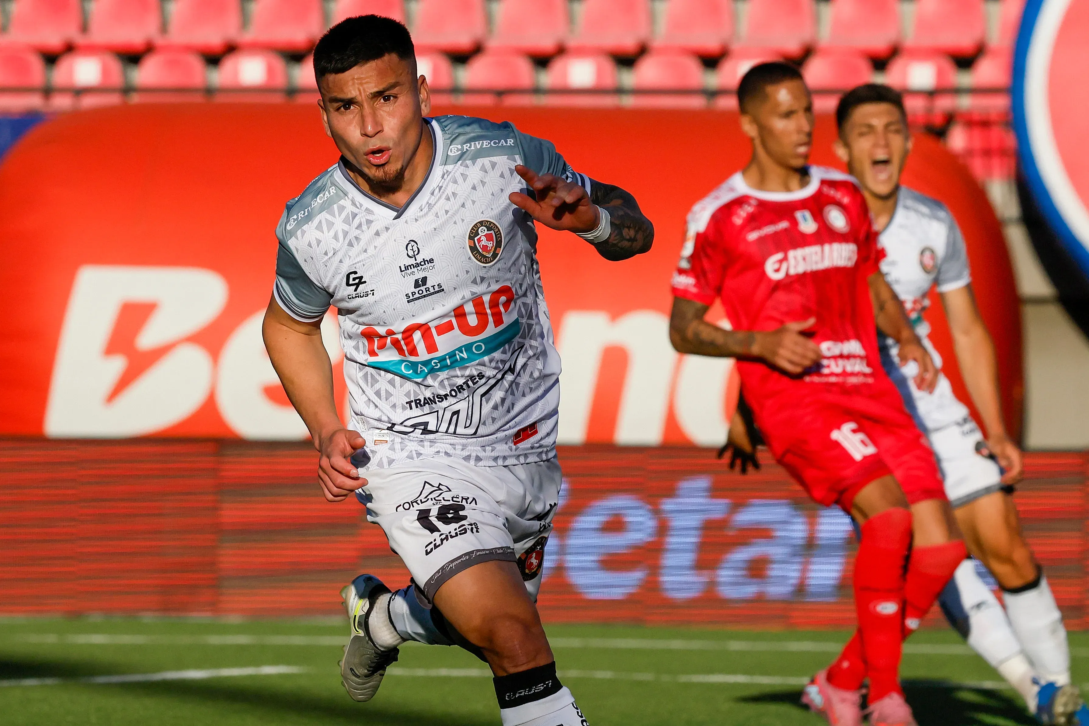 Colo Colo buscó el fichaje de Daniel Castro. Foto: Andres Pina/Photosport