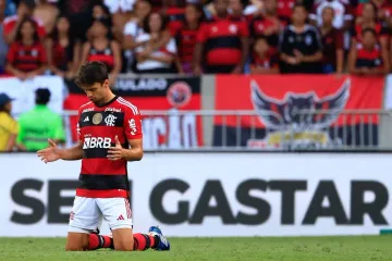 Rodrico Caio veste o Manto pela última vez em casa. Foto: Buda Mendes/Getty Images