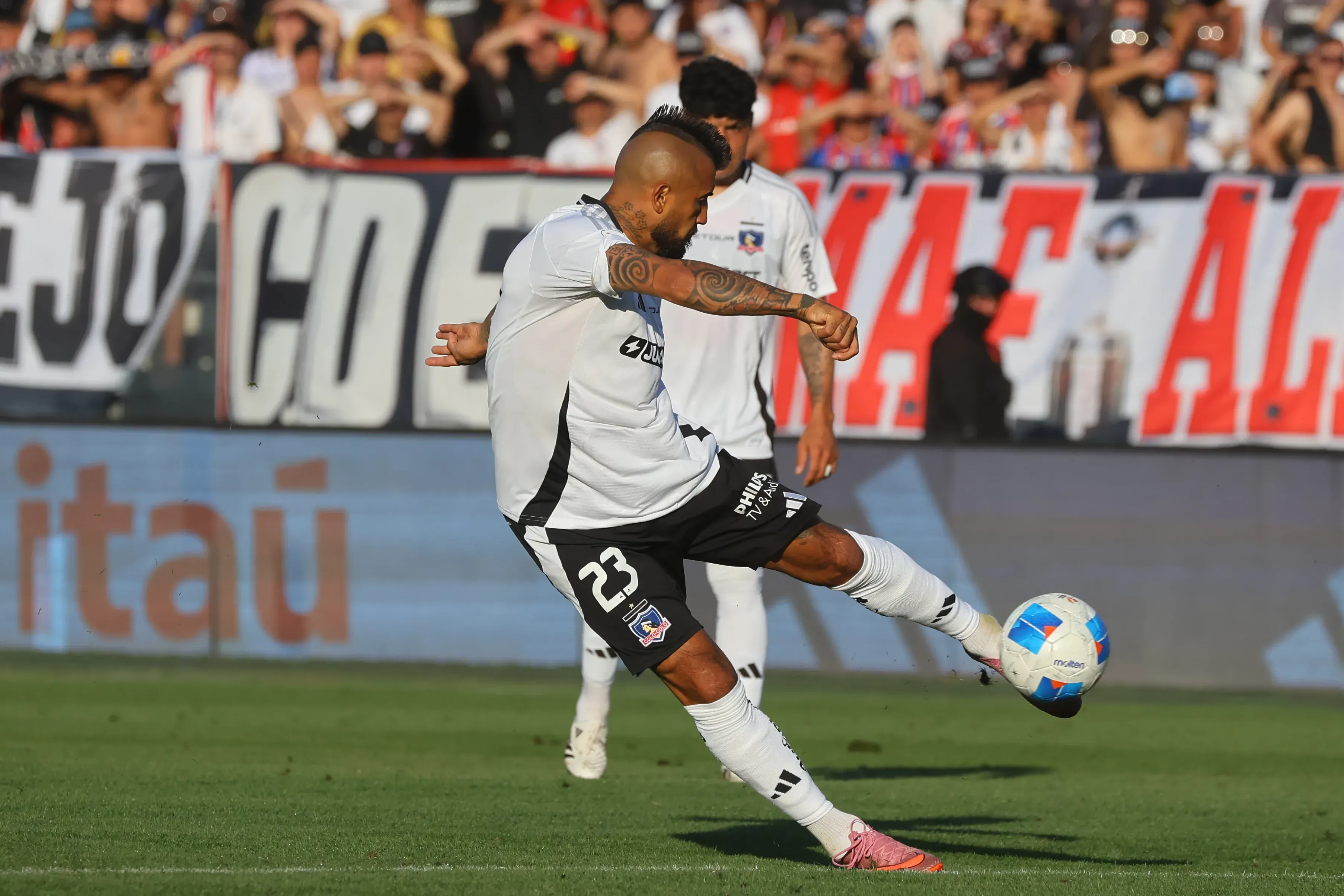 Arturo Vidal ingresó en el segundo tiempo en Colo Colo. Foto: Jonnathan Oyarzun/Photosport