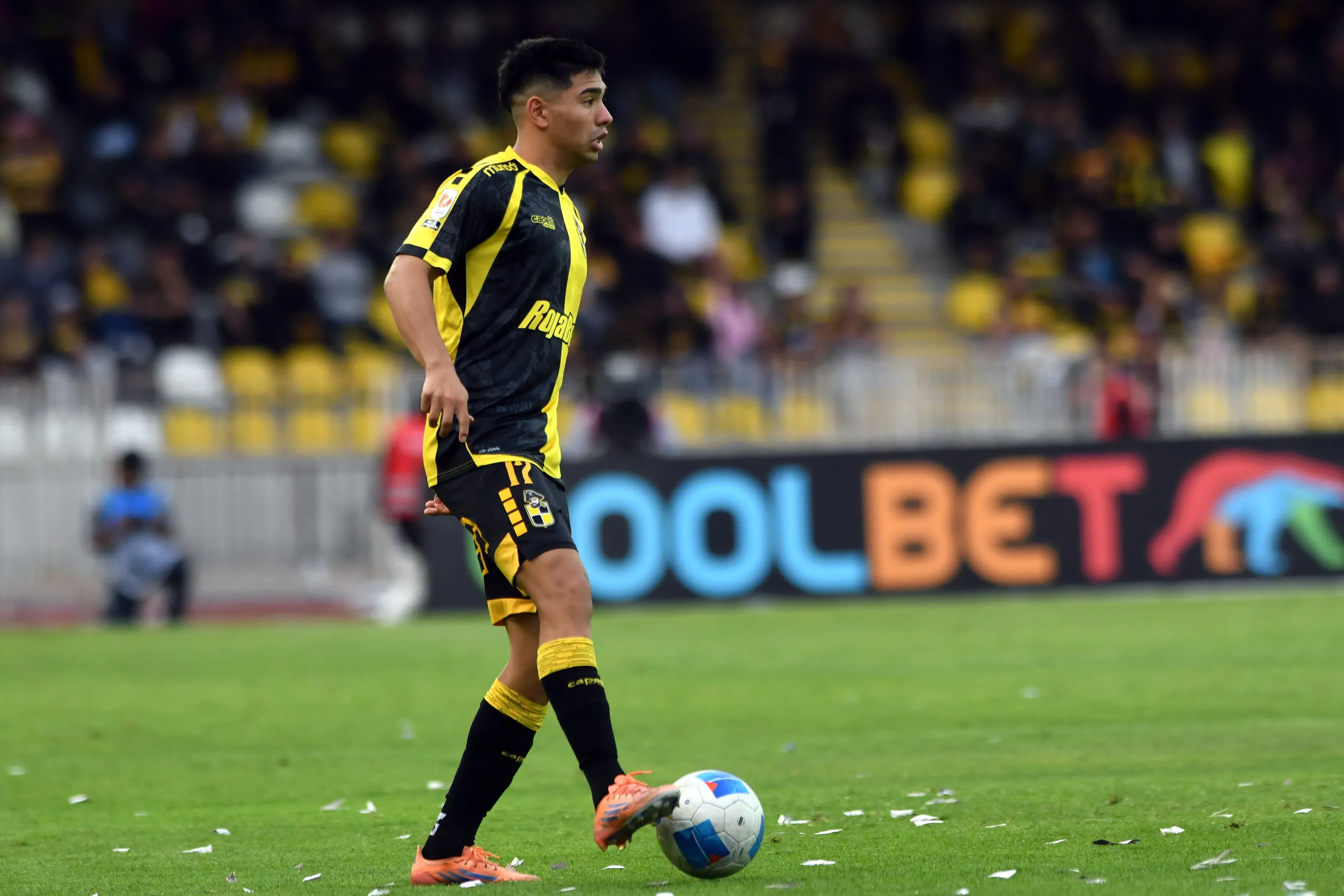 Francisco Salinas está cerca de Colo Colo