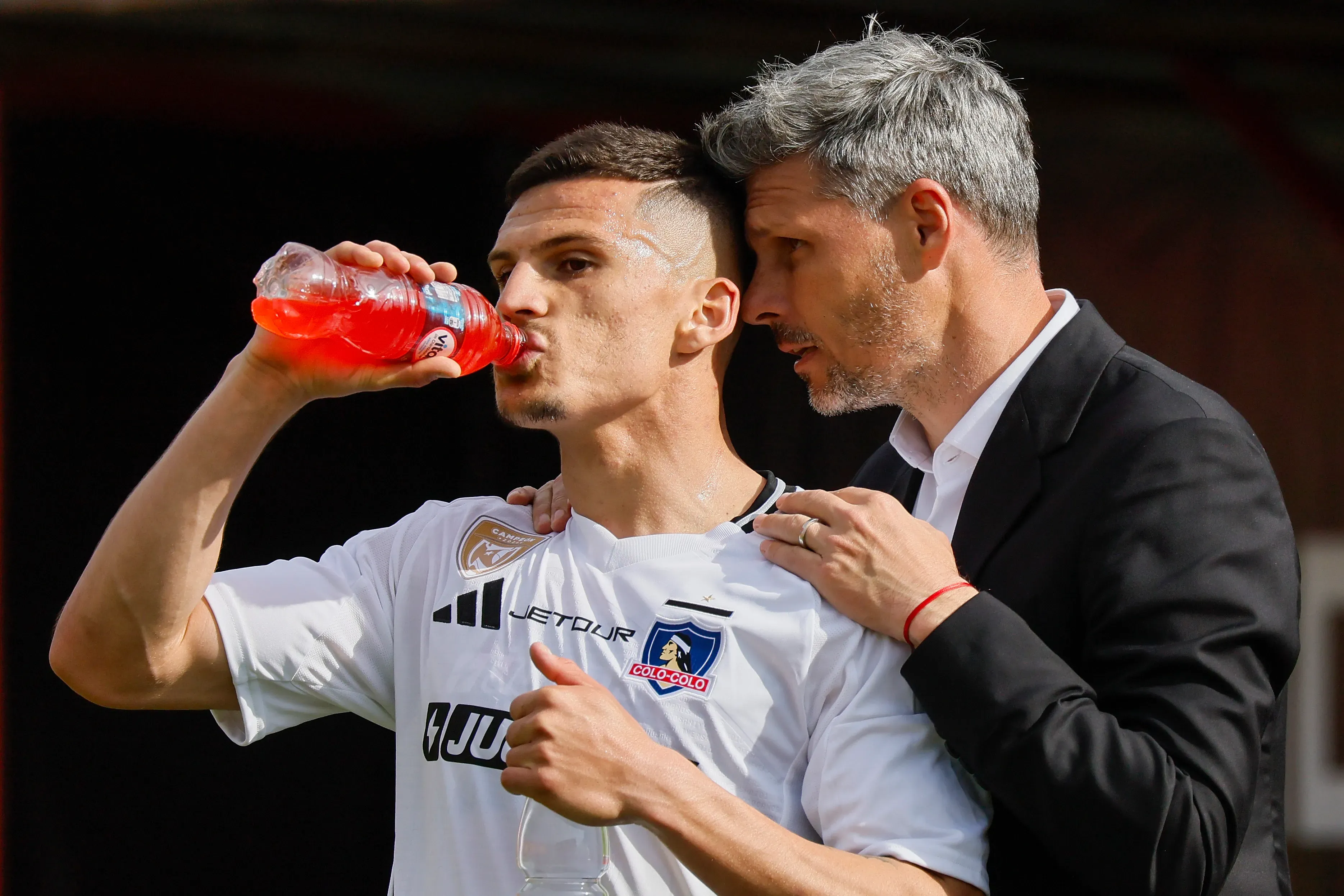 Fernando Ortiz aseguró que es una persona cercana con los jugadores de Colo Colo, aunque a veces le juega en contra. Foto: Photosport.