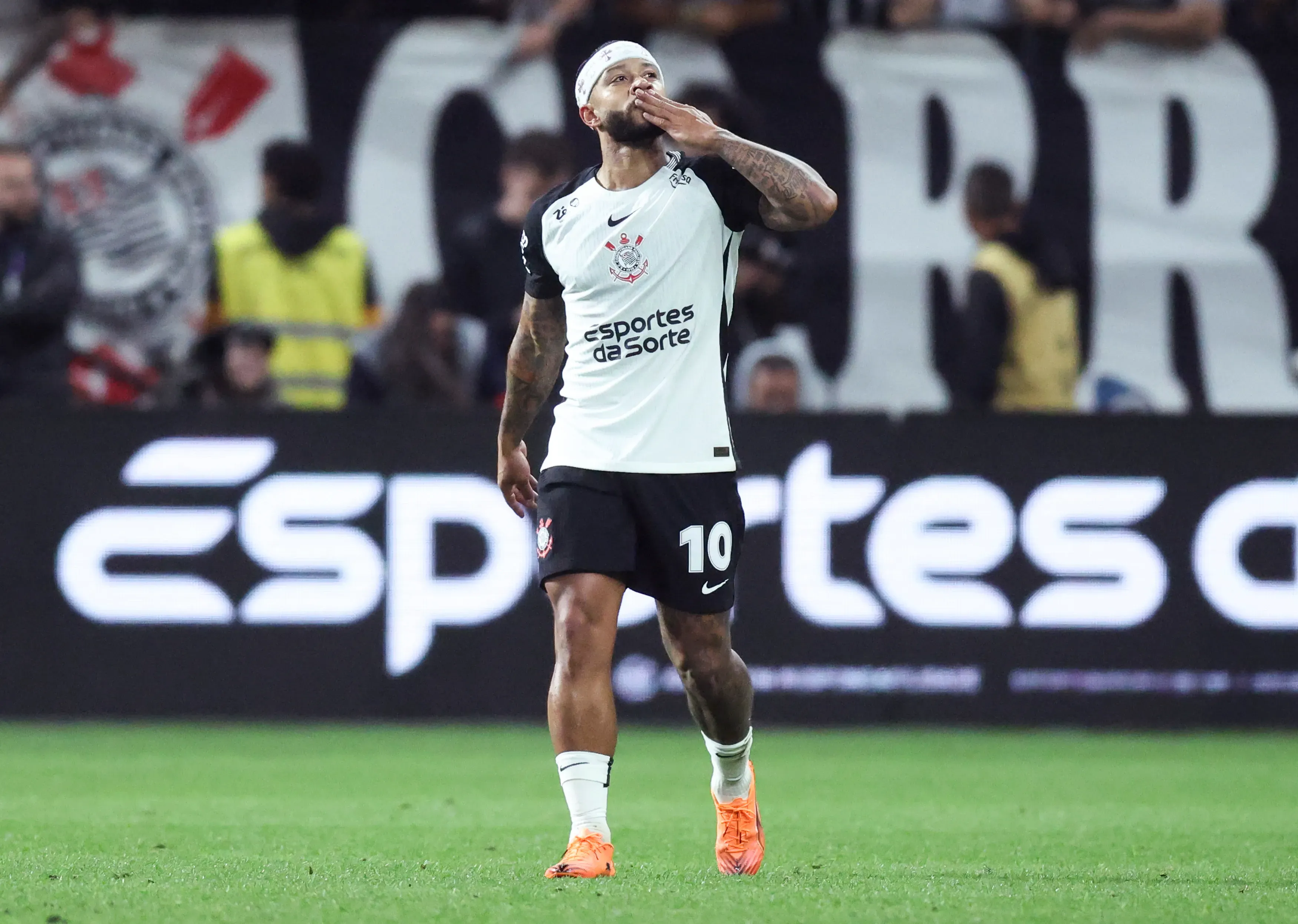 Depay muy cerca de Liverpool. (Foto: GettyImages)