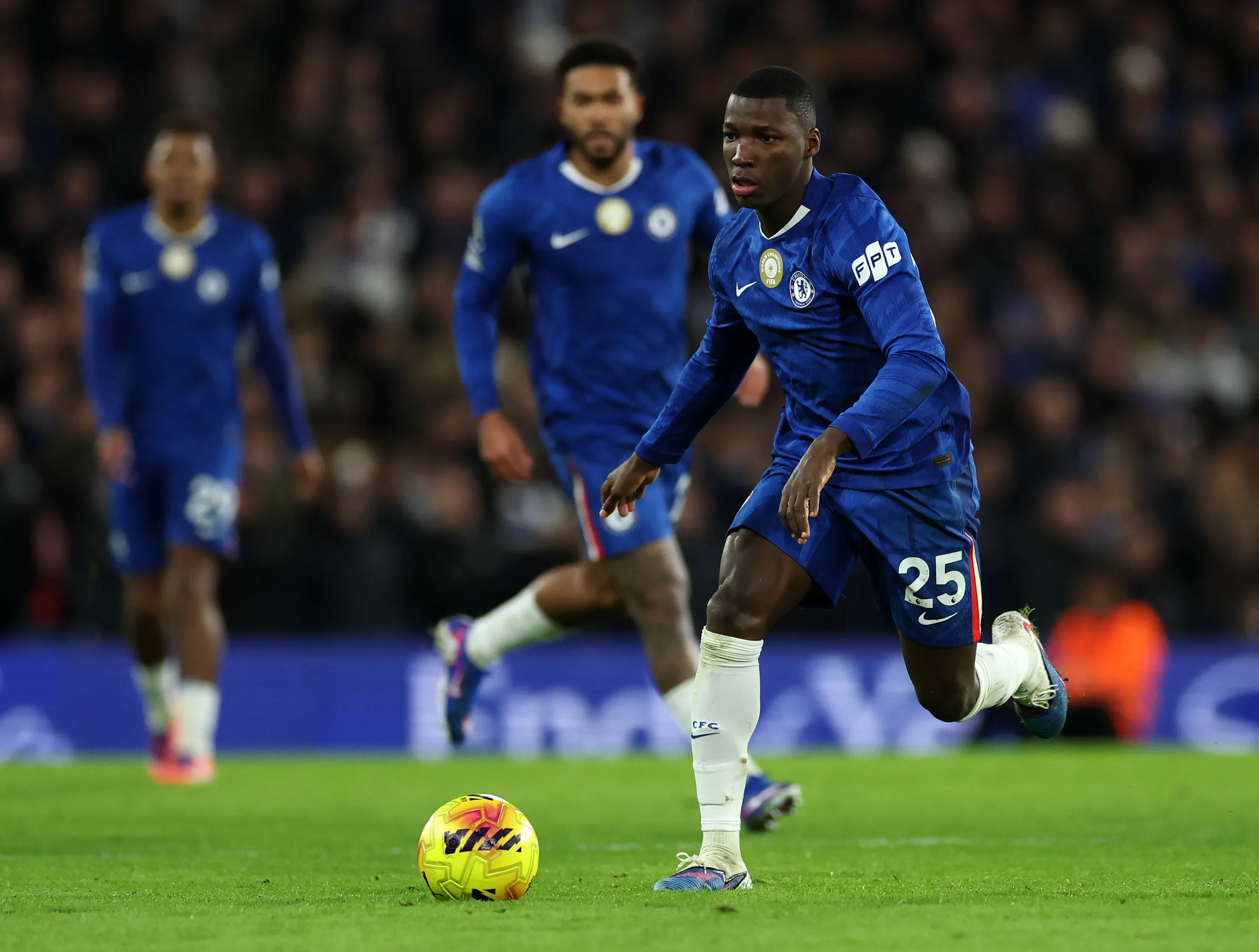 Moisés Caicedo de nuevo fue sancionado en Chelsea. (Foto: GettyImages)