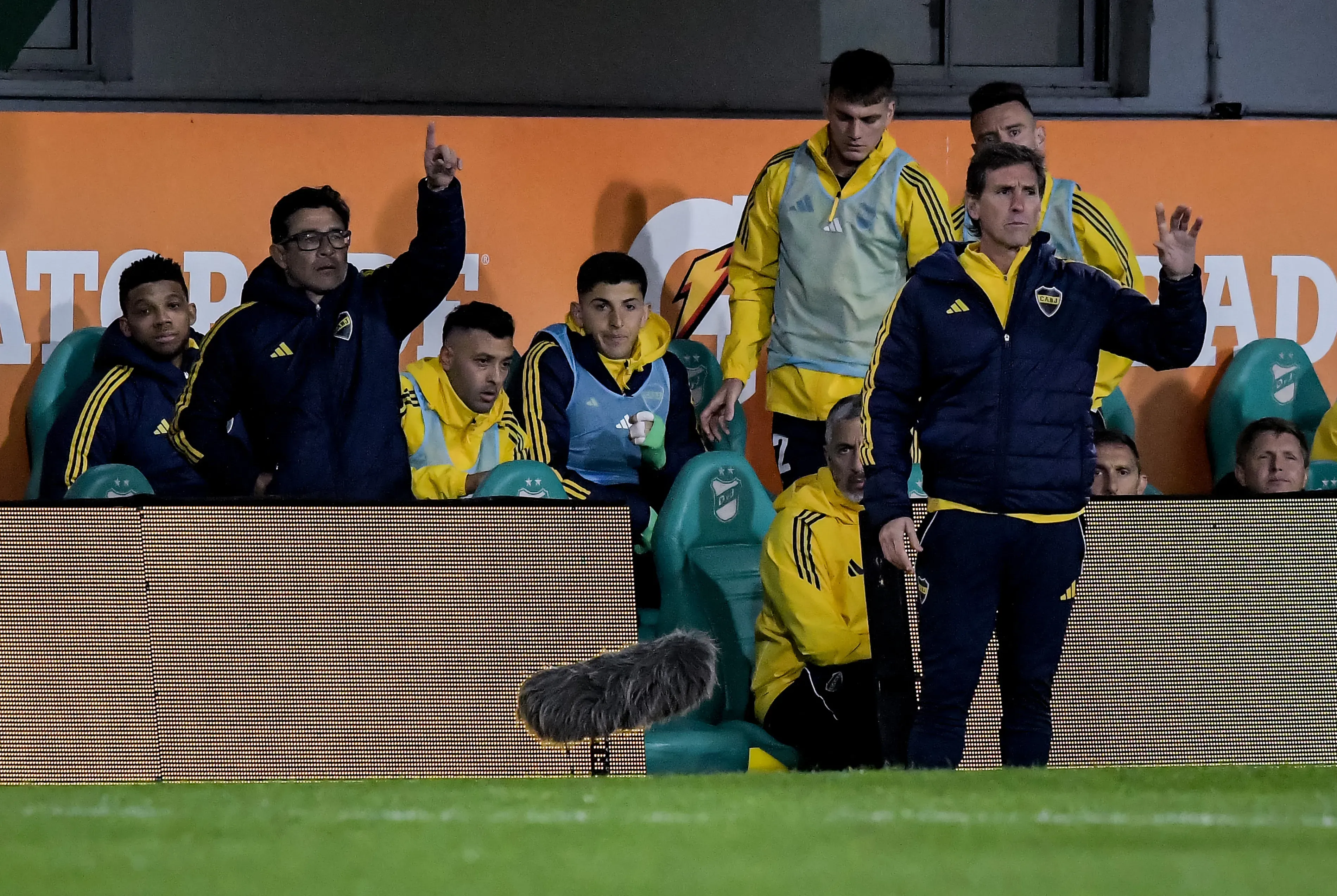 Úbeda y su cuerpo técnico en Boca. (Getty)