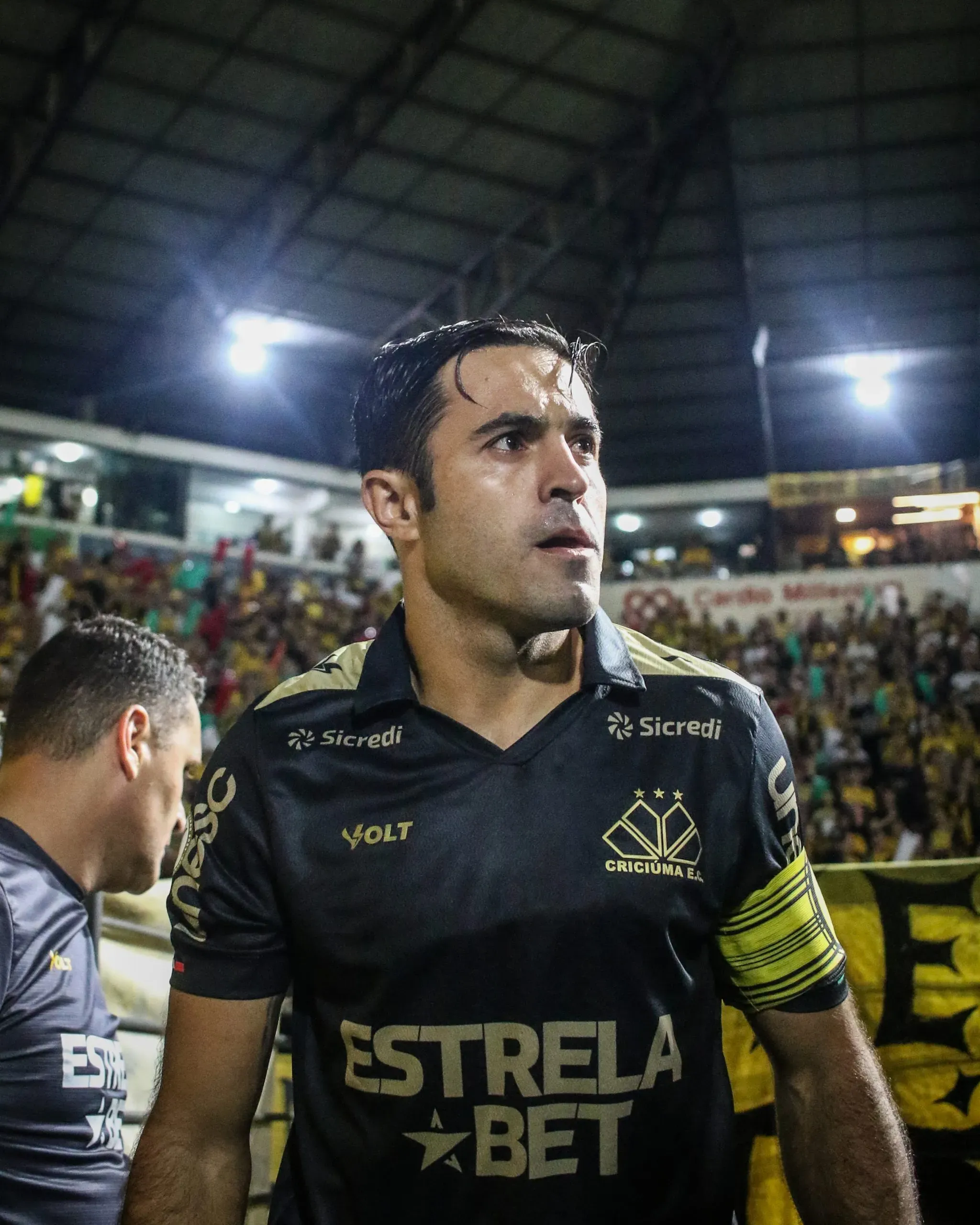 Eder em sua última partida como jogador profissional pelo Criciúma.. Foto: Leonardo Hubbe/AGIF