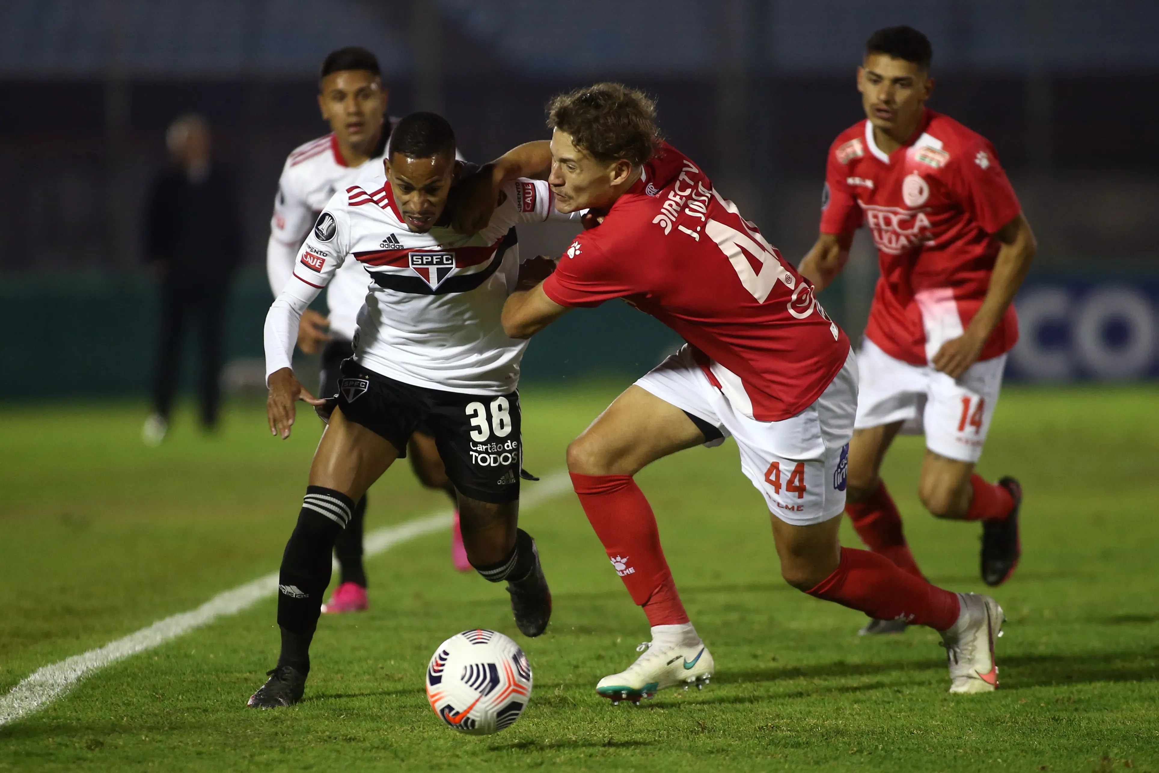 Joaquín Sosa jugando por Rentistas. (Photo by Ernesto Ryan/Getty Images)