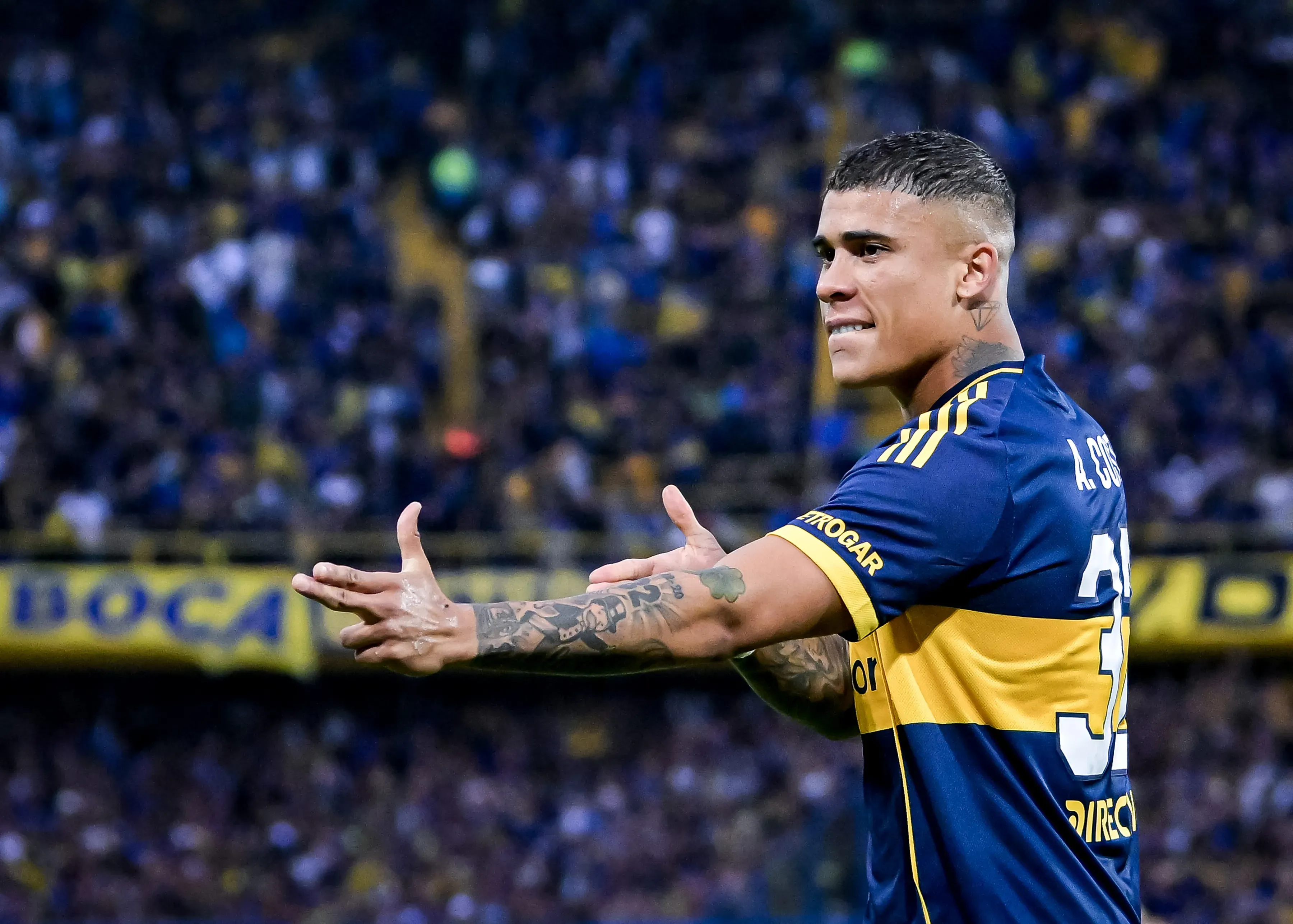 Ayrton Costa hizo la metralleta de Merentiel en su gol con Boca. (Getty)