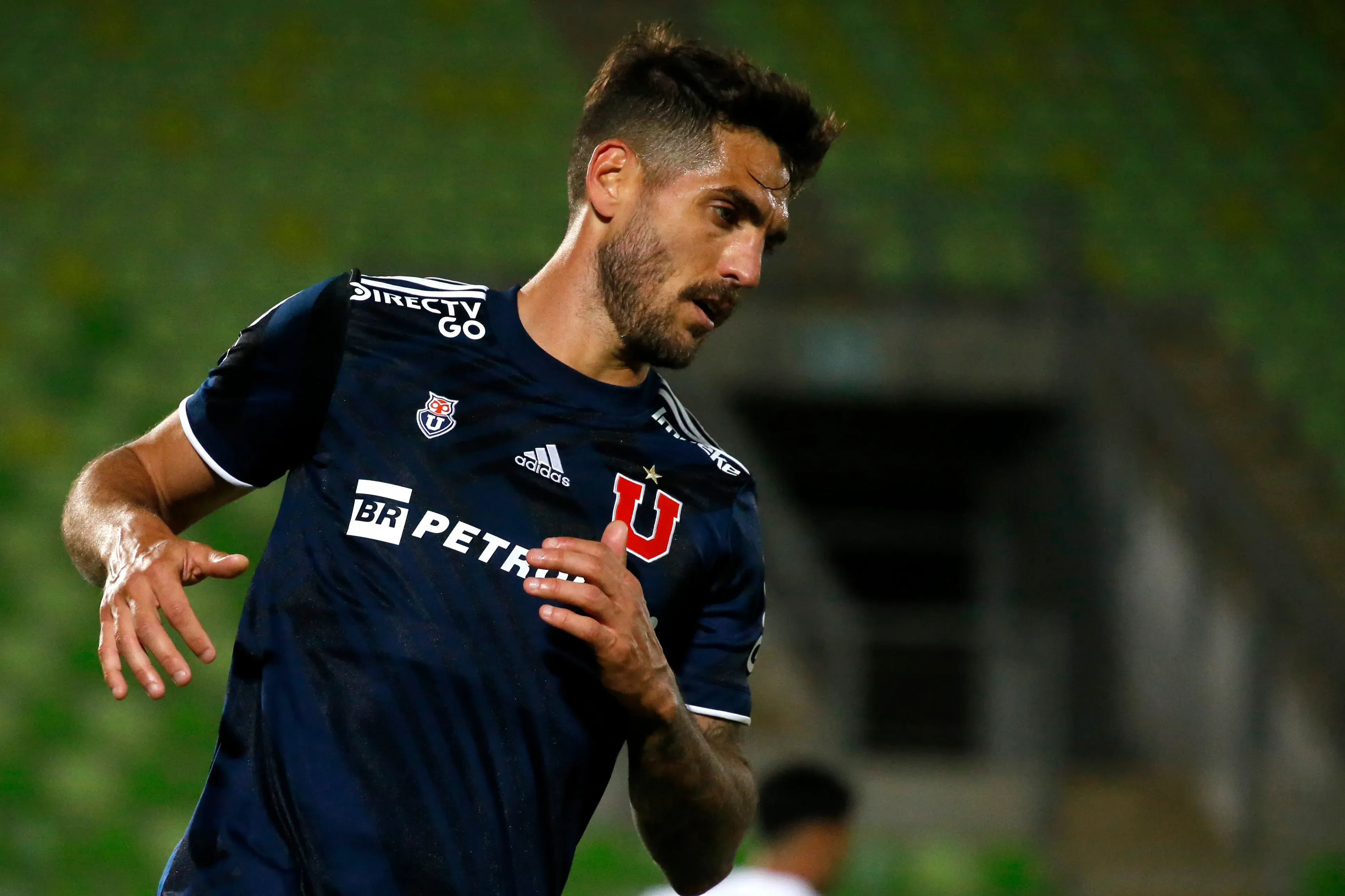 Joaquín Larrivey agradeció el cariño de los hinchas de U de Chile. Foto: Andrés Pina/Photosport