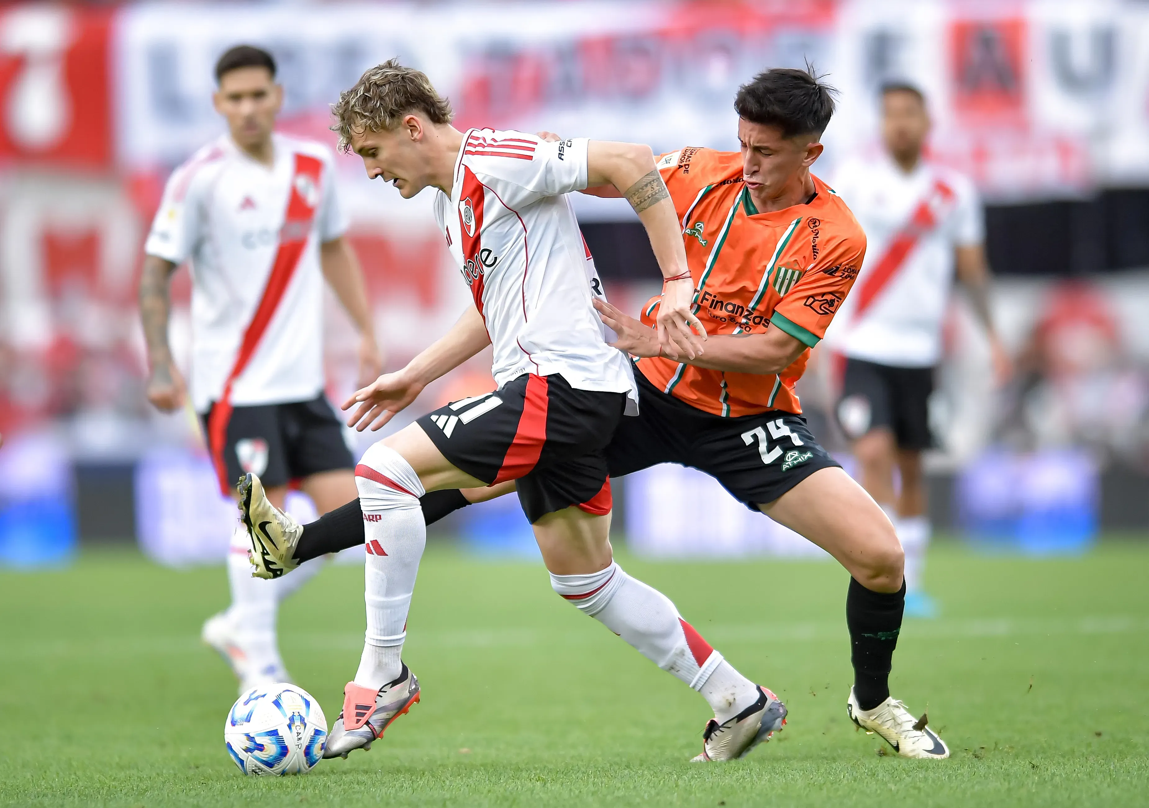 Ezequiel Cañete jugó en Banfield durante la temporada 2024. /Getty Images)